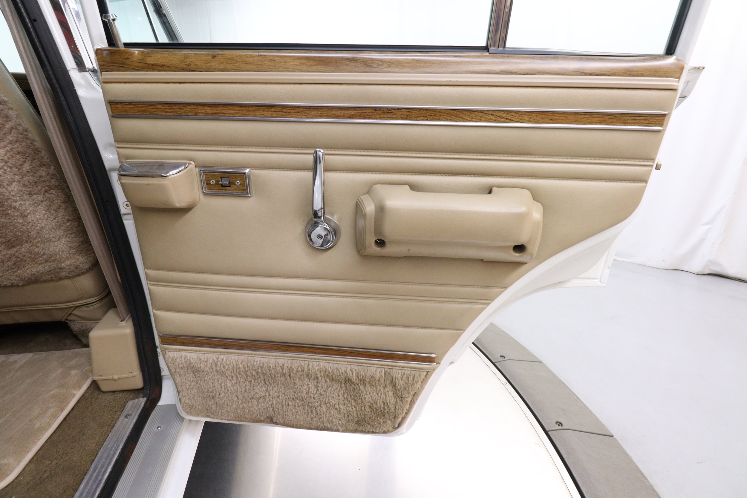 1997 Jeep Grand Wagoneer 22