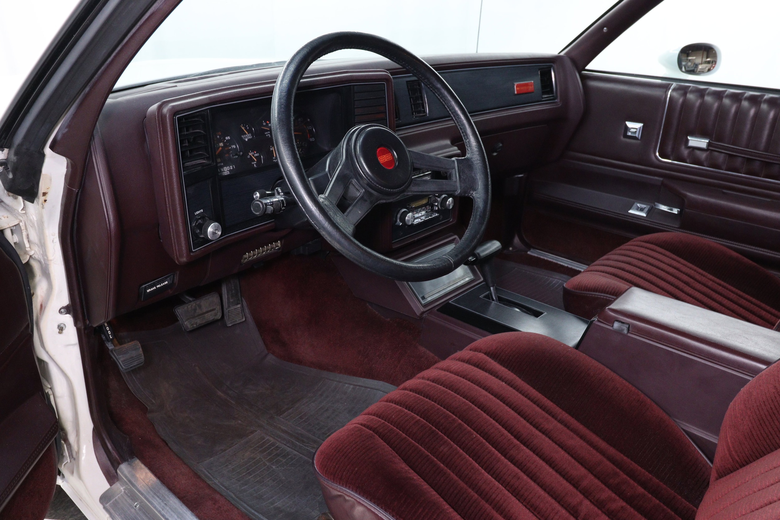 1985 Chevrolet Monte Carlo 9