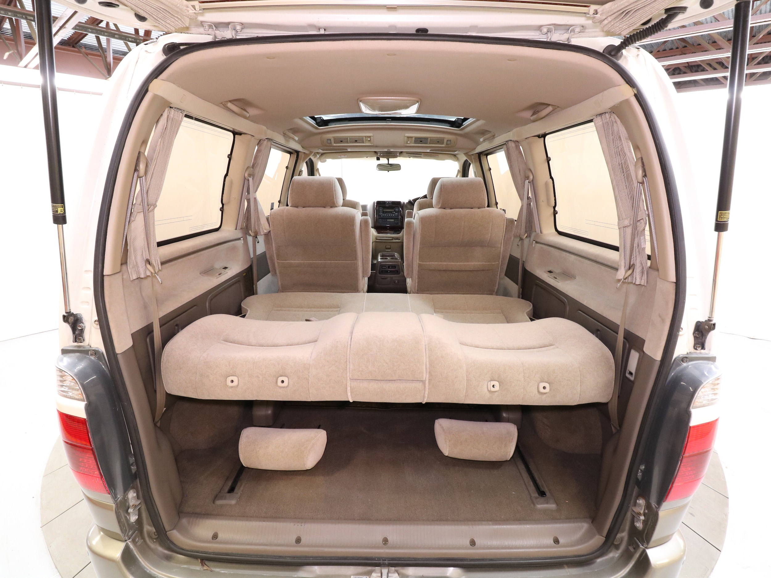 2000 Toyota Grand Hiace 29
