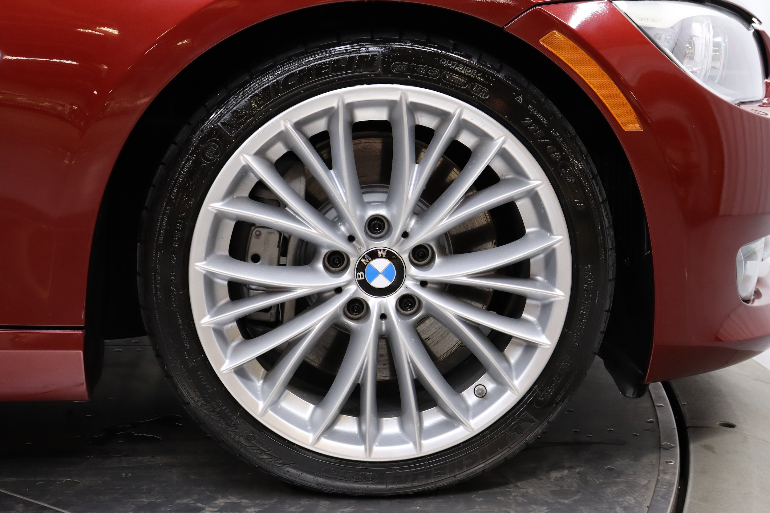 2011 BMW 3 Series 36