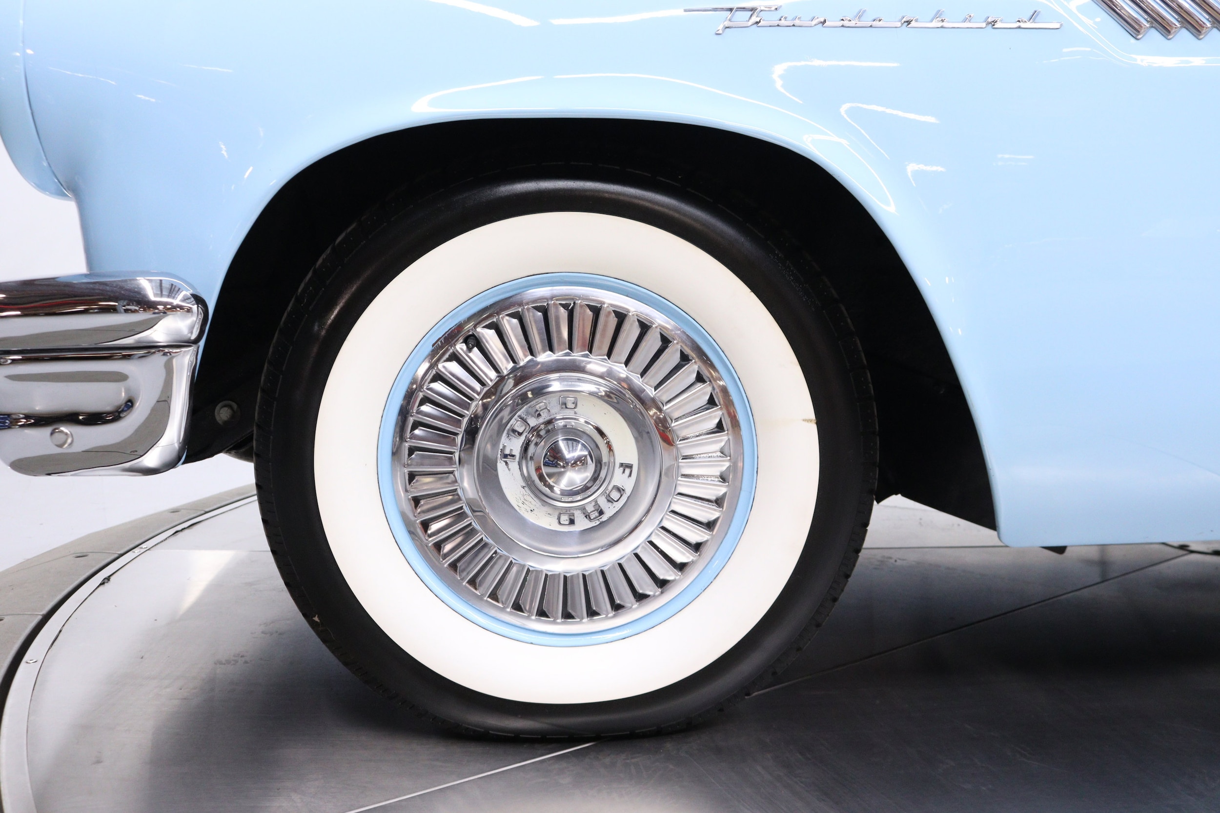 1957 Ford Thunderbird 29