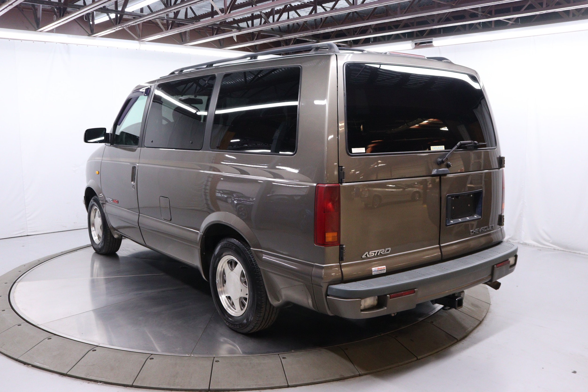 2000 Chevrolet Astro LT 5