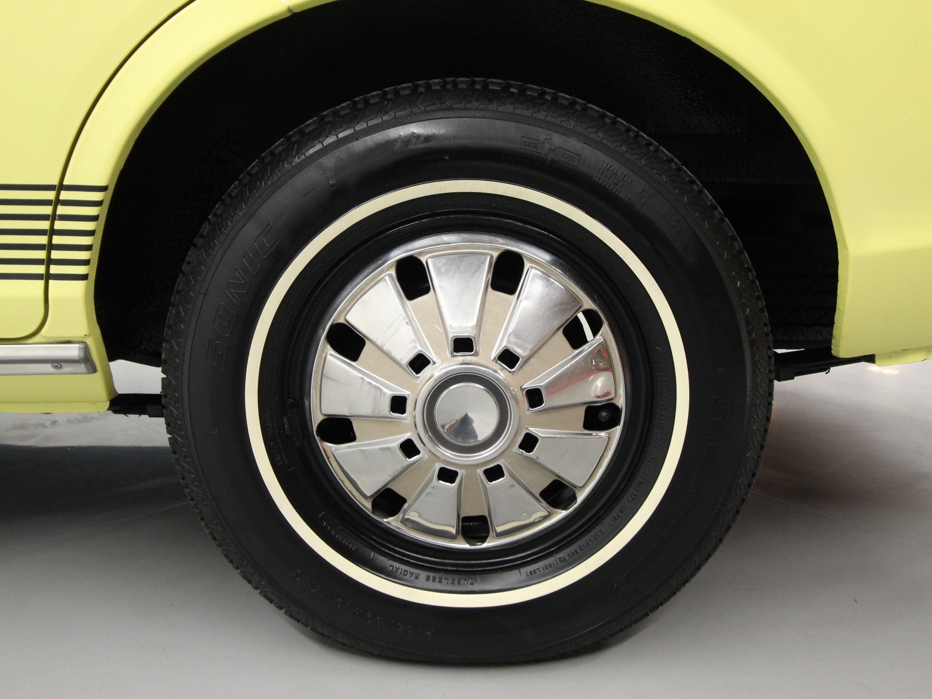1974 Datsun 710 30