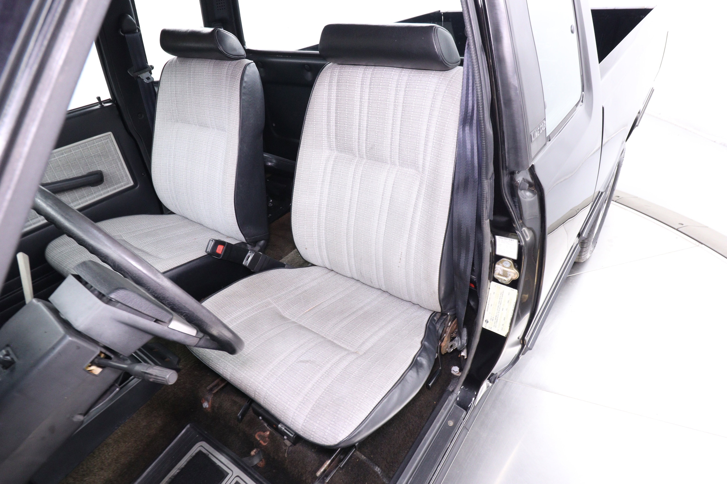 1985 Nissan 720 15