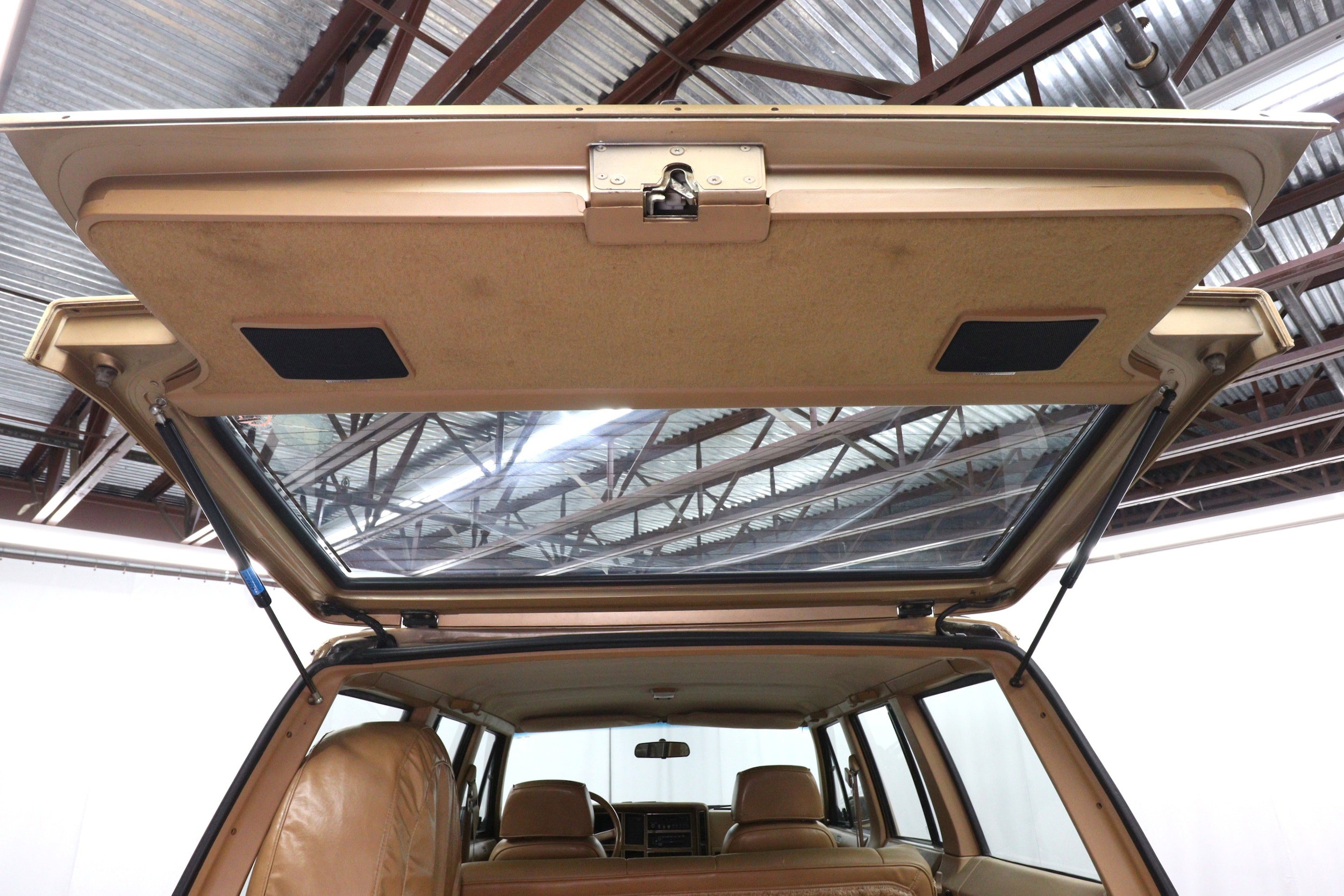 1987 Jeep Wagoneer 27