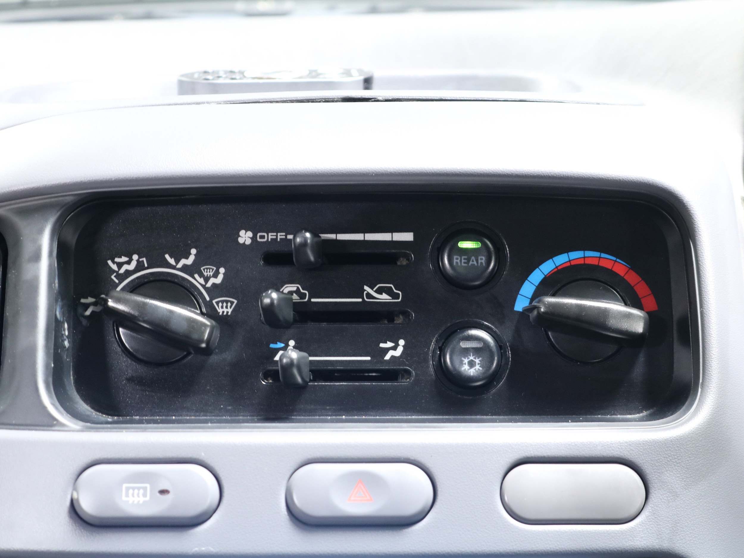 1994 Mitsubishi Delica 14