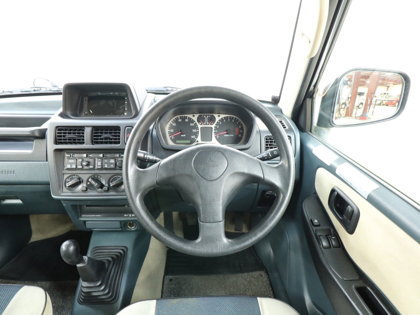 1999 Mitsubishi Pajero 12