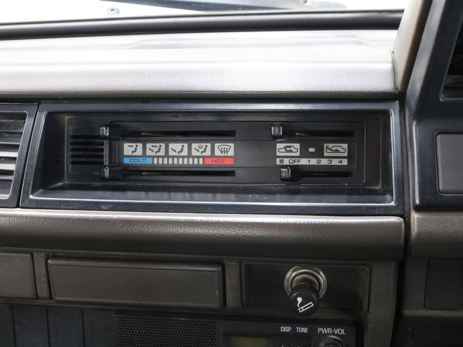 1983 Nissan Vanette 11