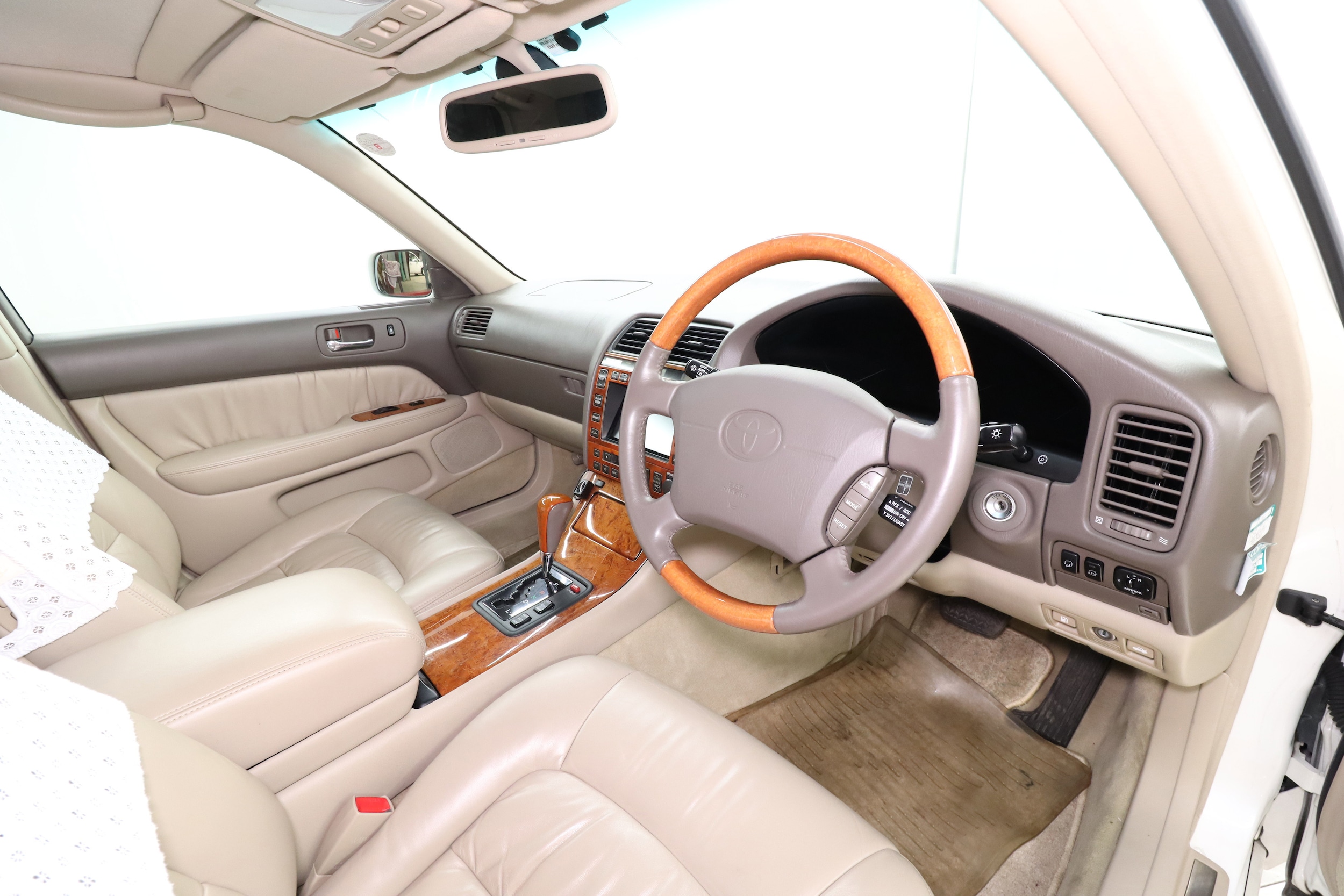 1999 Toyota Celsior 11