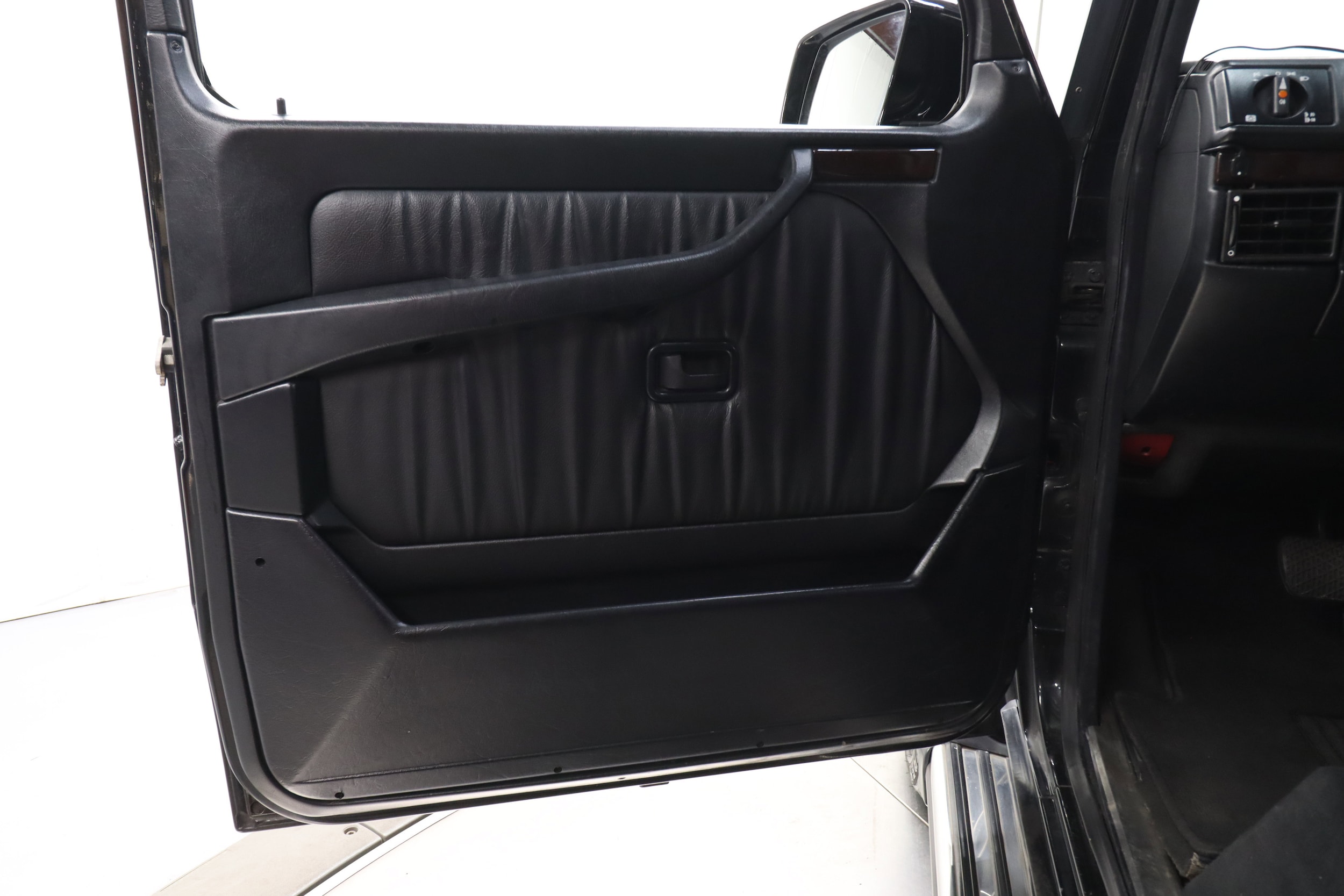 2000 Mercedes-Benz G500 25