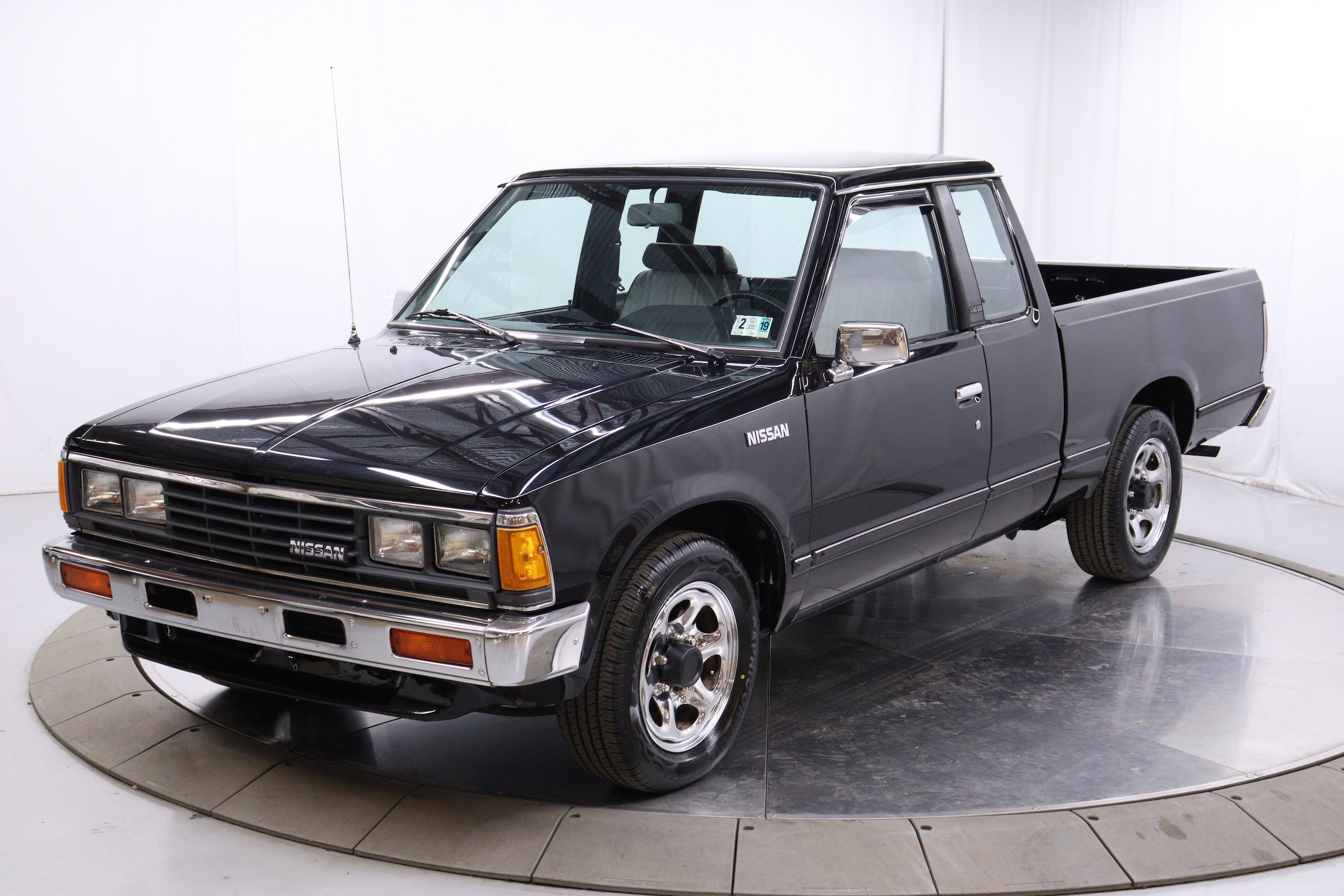 1985 Nissan 720 2