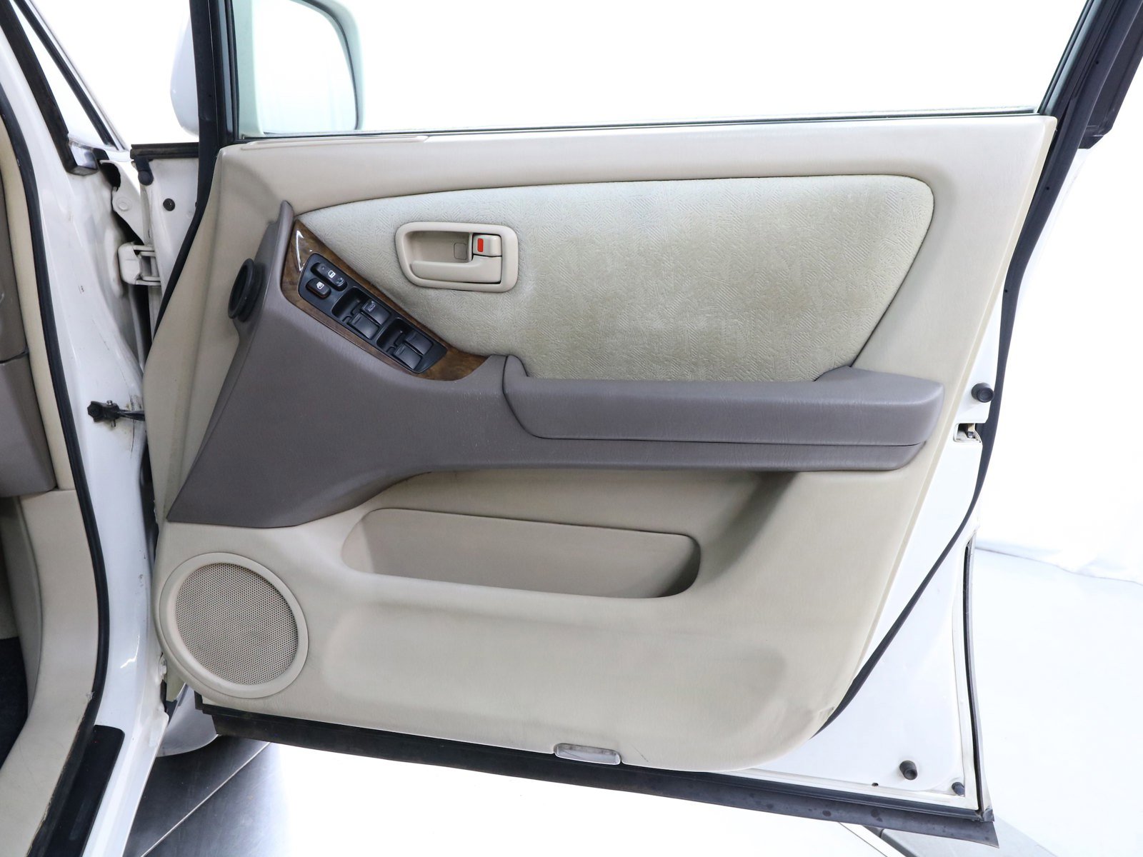 1998 Toyota Harrier 24