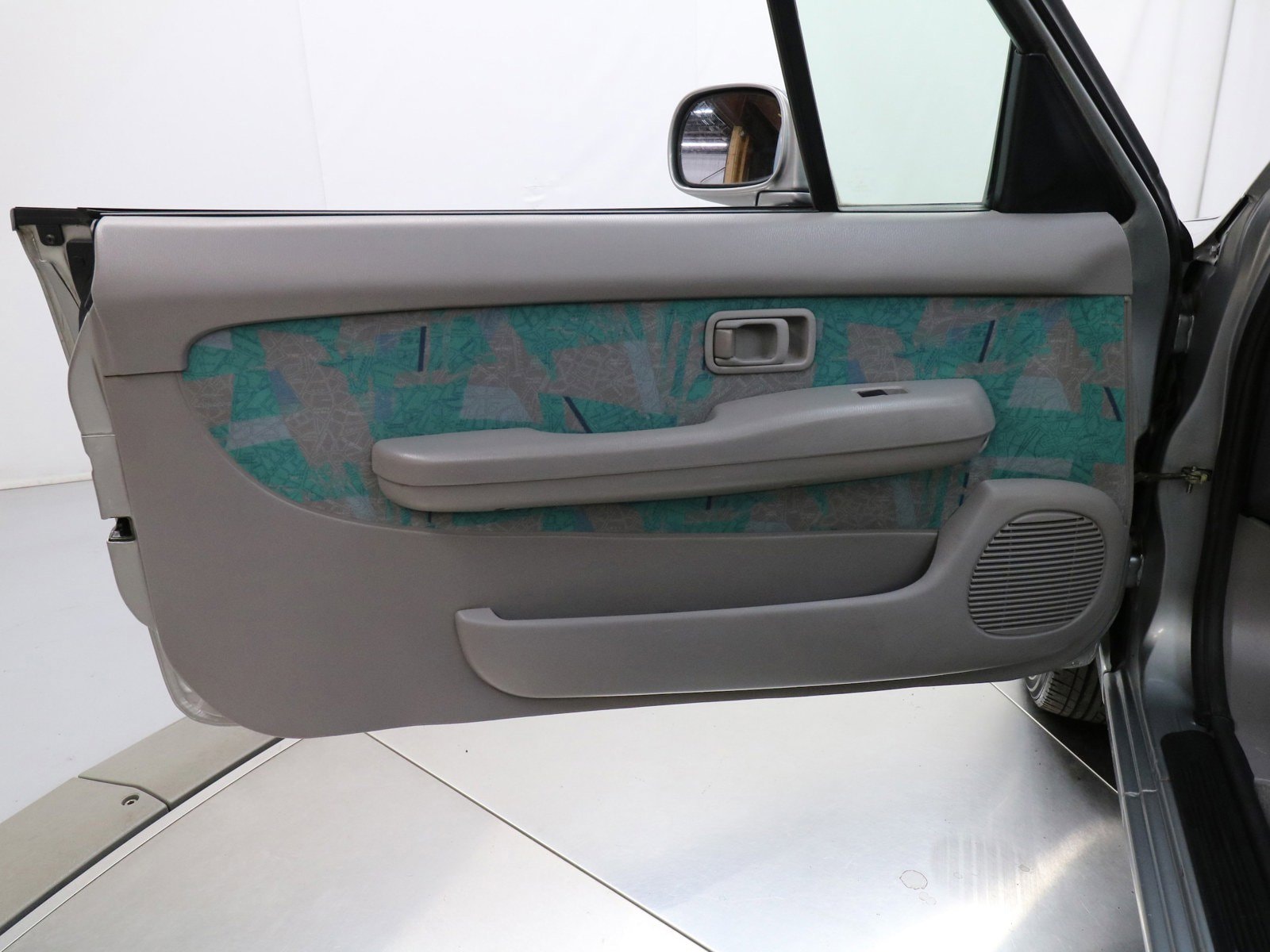 1998 Nissan March 23