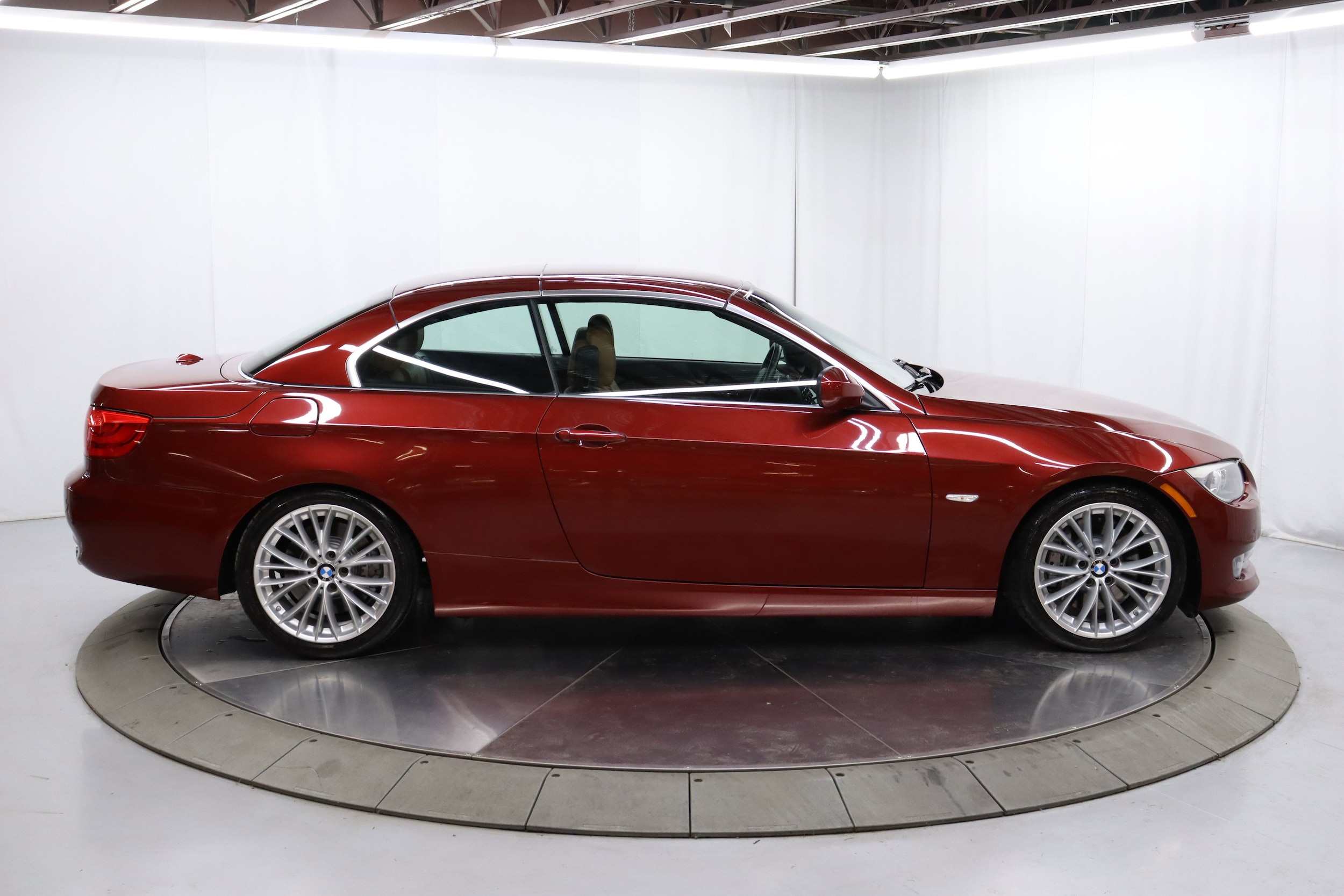 2011 BMW 3 Series 10