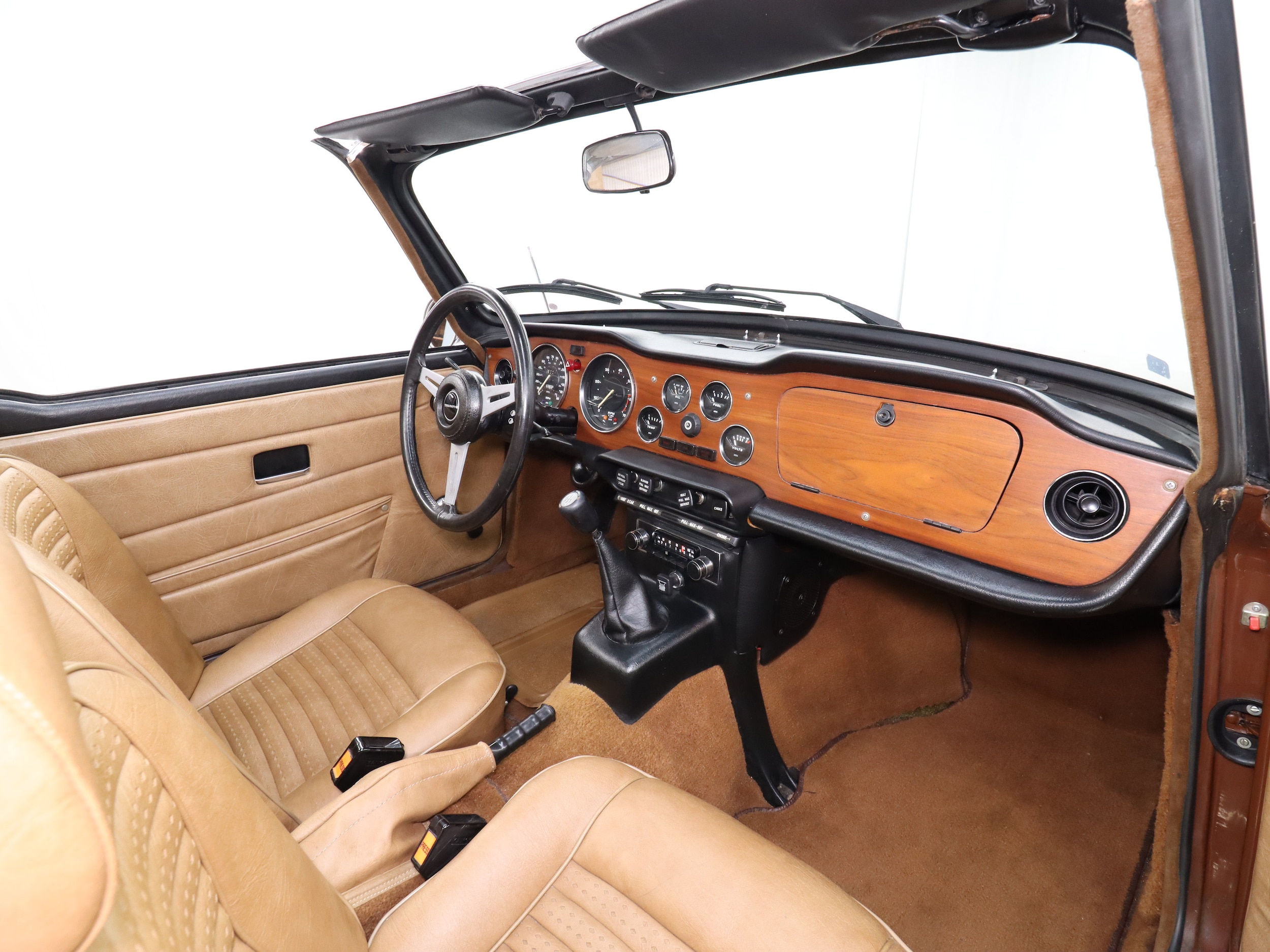 1976 Triumph TR6 40