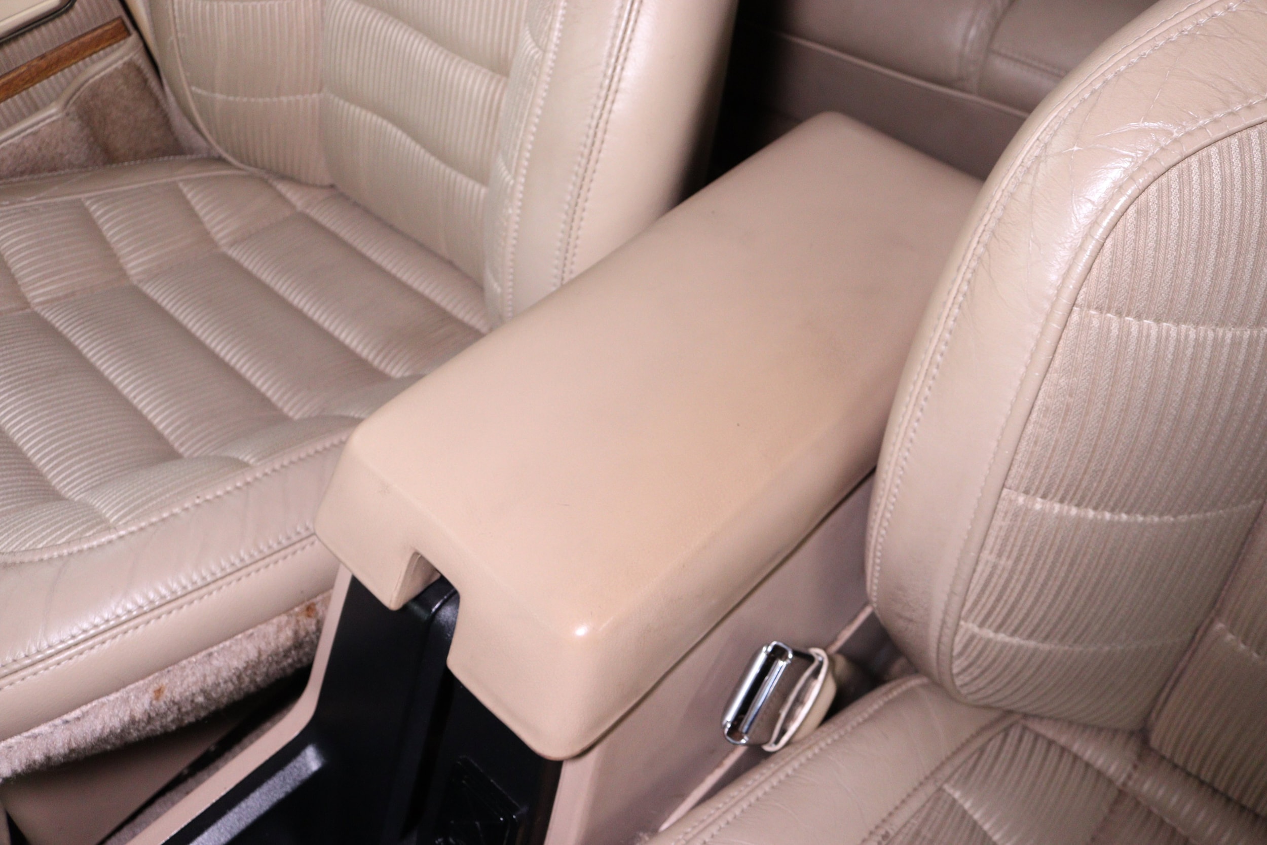 1989 Jeep Wagoneer Limited 61