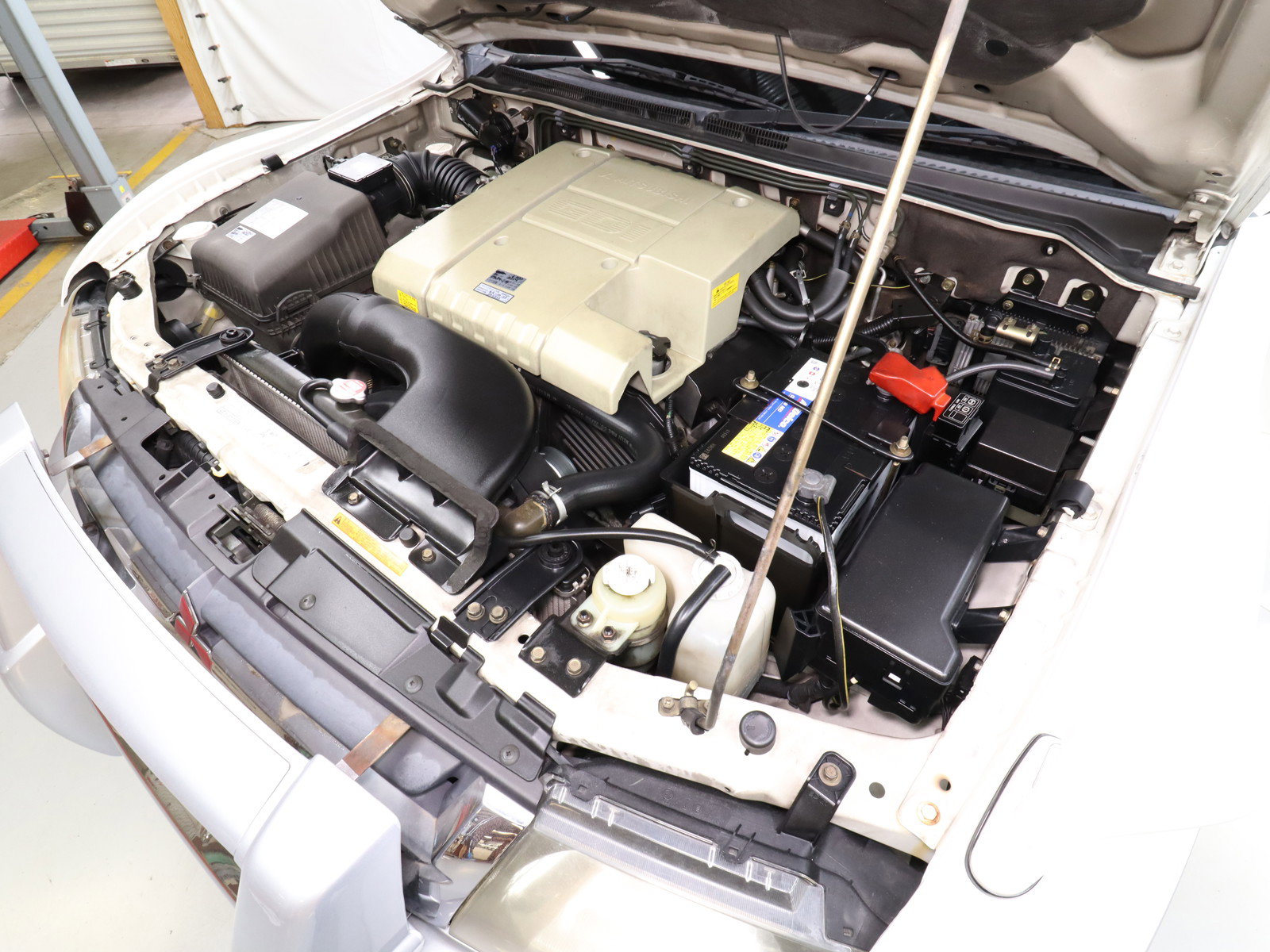 1999 Mitsubishi Pajero 26