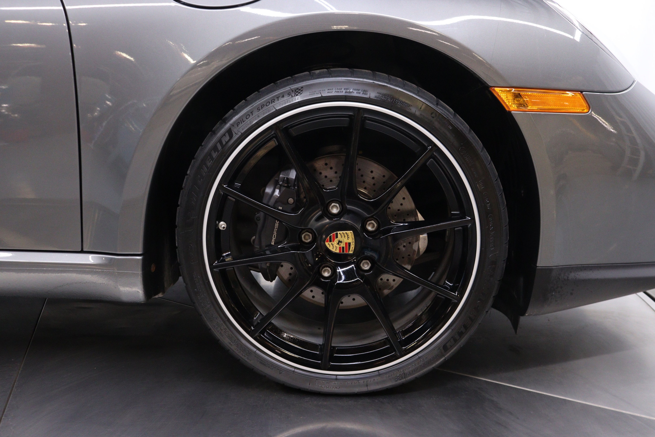 2011 Porsche Cayman 28