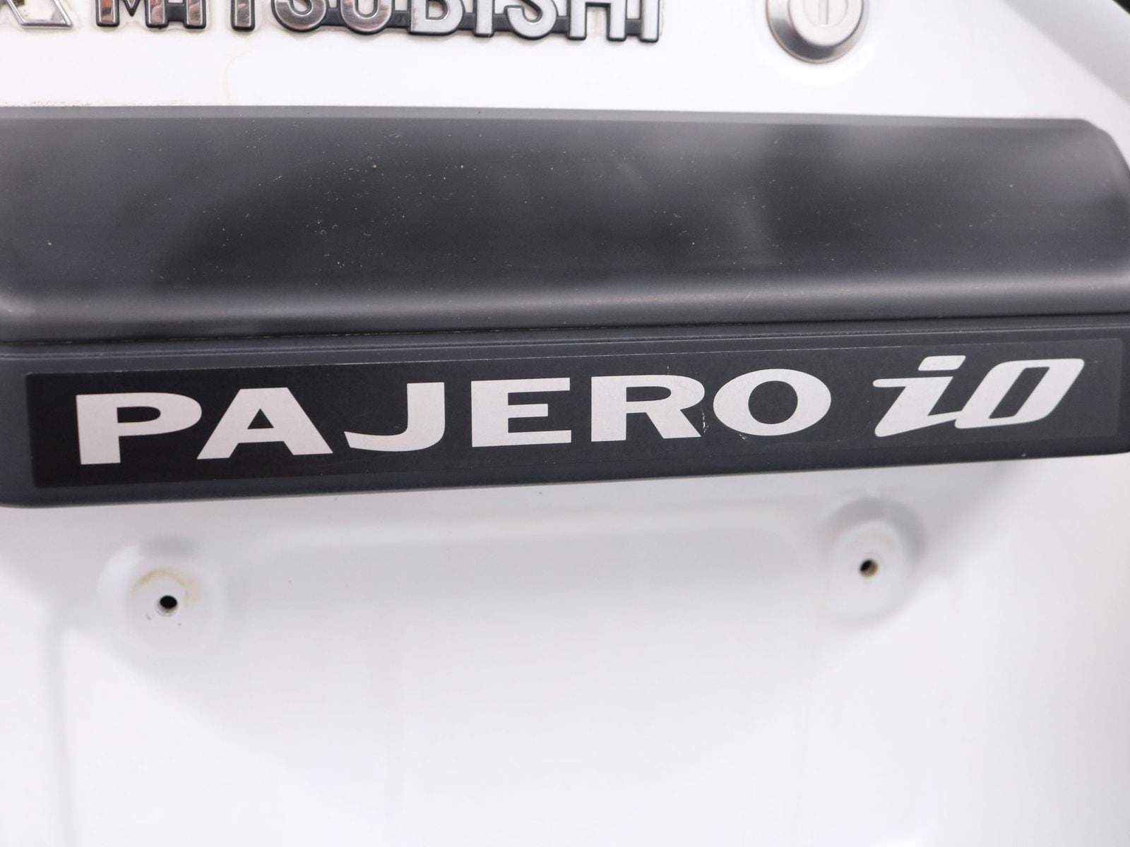 1999 Mitsubishi Pajero 56