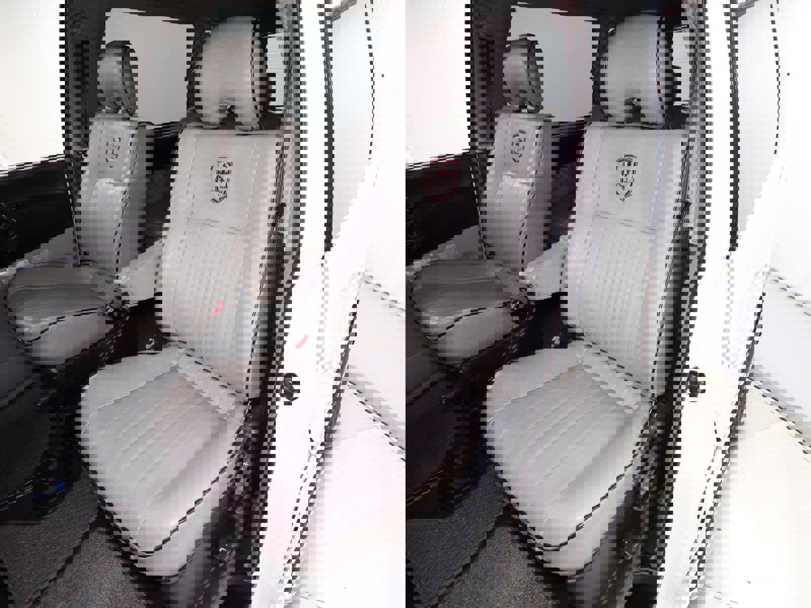 1998 Mitsubishi Delica 18