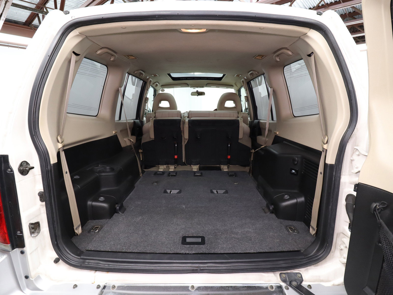 1999 Mitsubishi Pajero 28