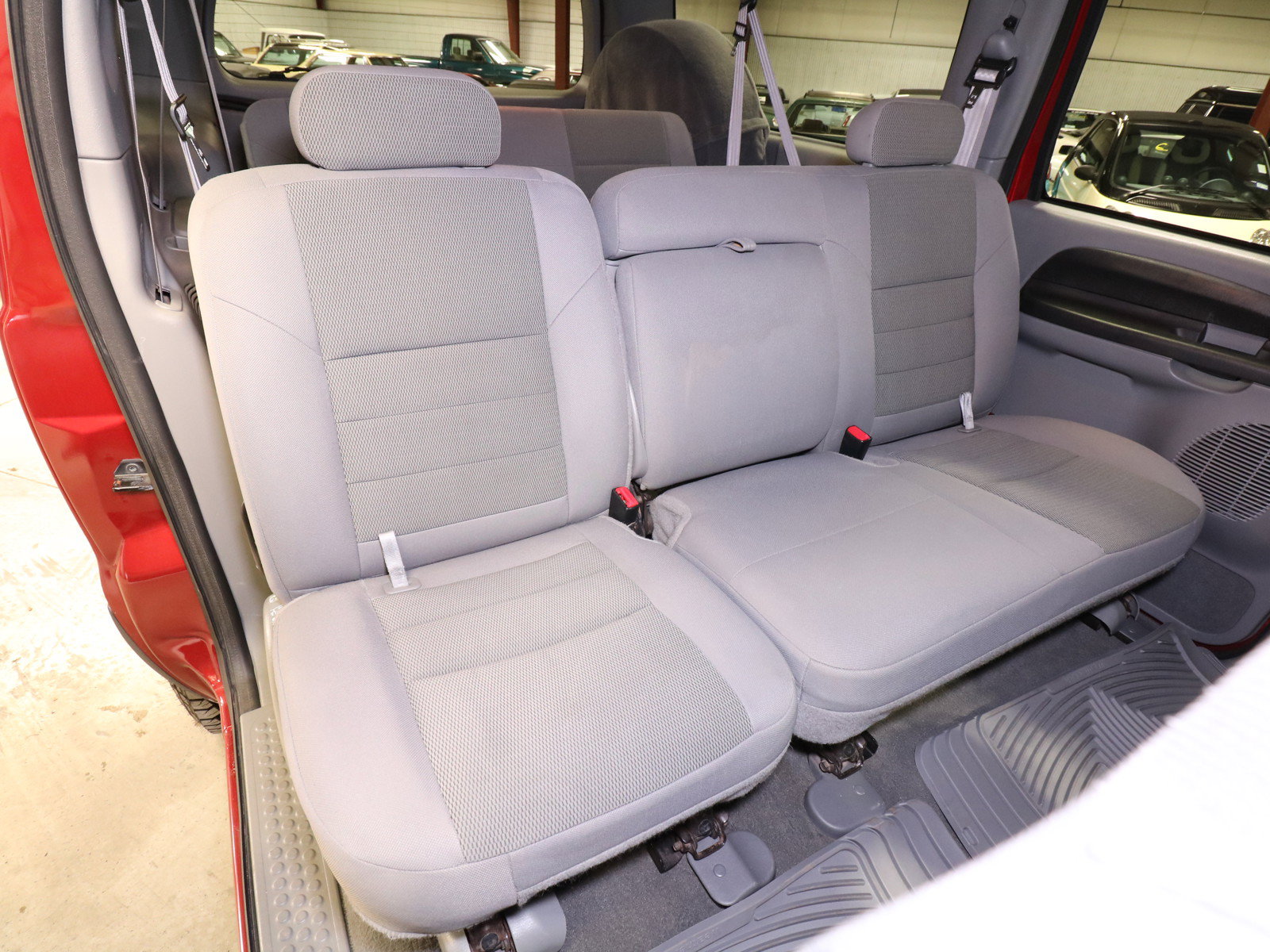 2005 Ford Excursion 17