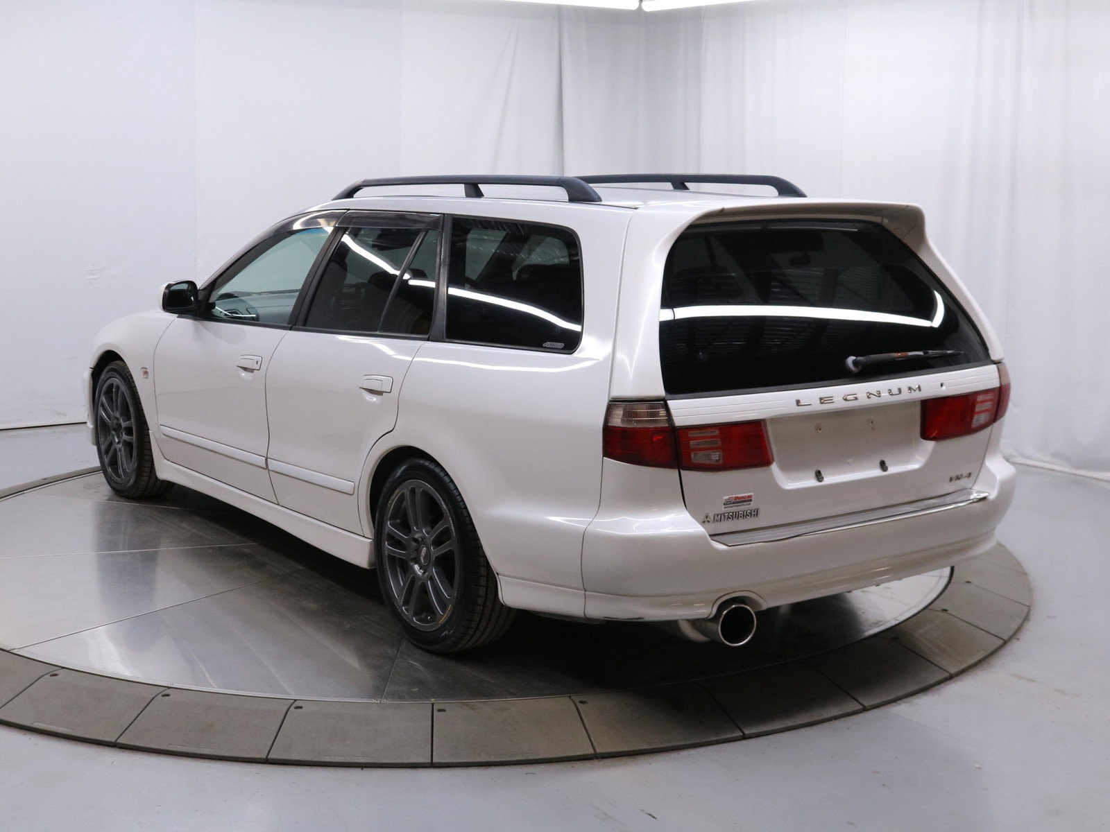 1998 Mitsubishi Legnum 5