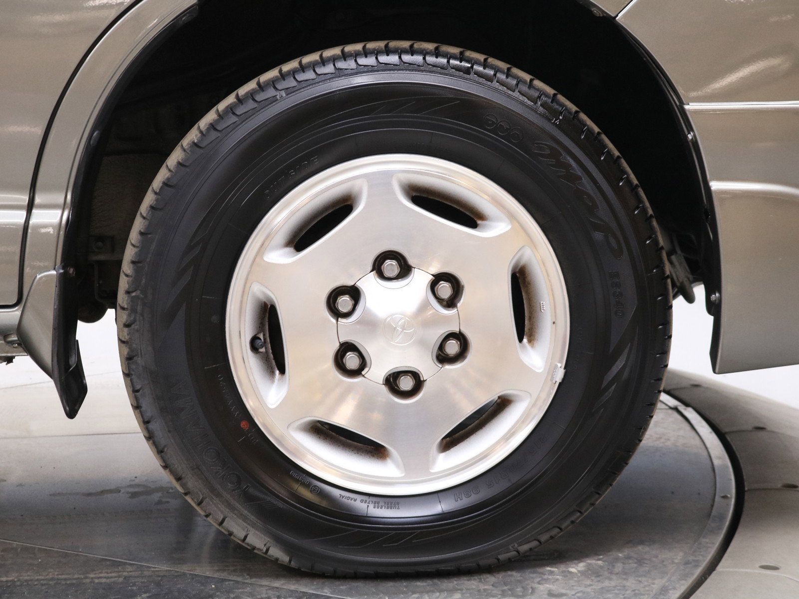 1999 Toyota Grand Hiace 27