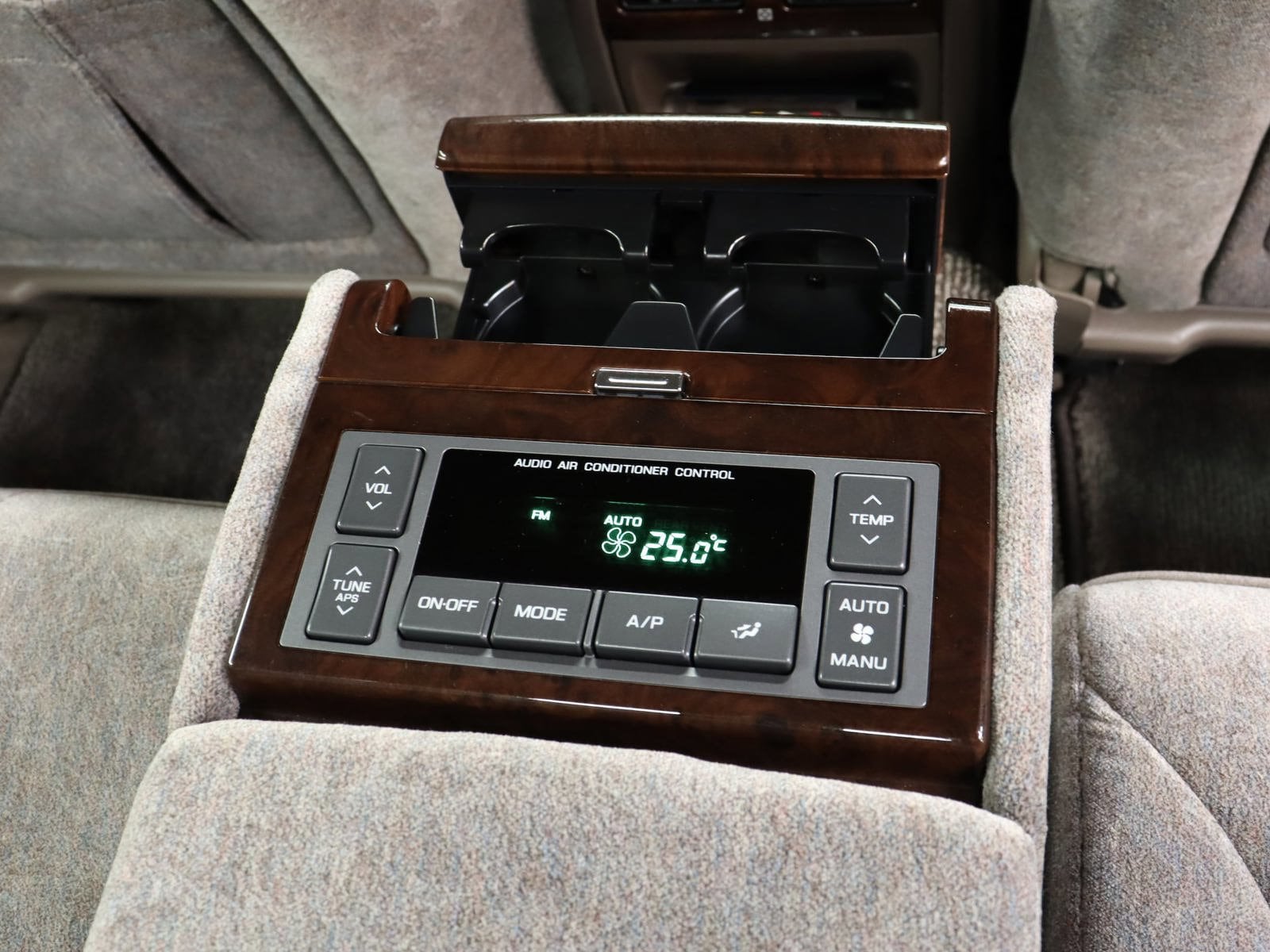 1998 Nissan Cima 53
