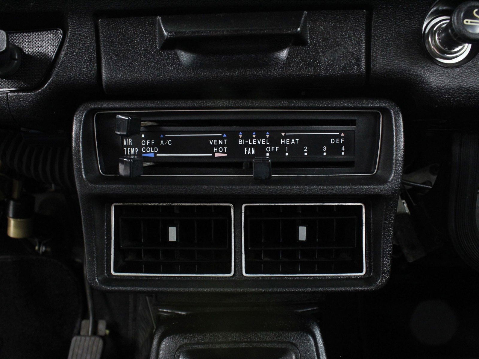 1974 Datsun 710 13