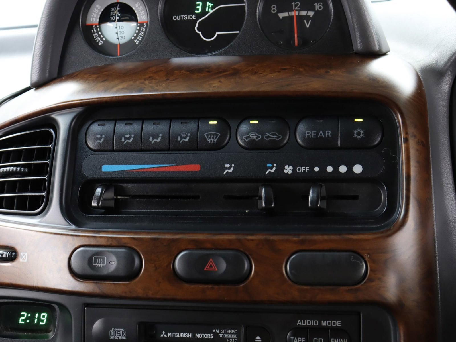 1998 Mitsubishi Delica 13