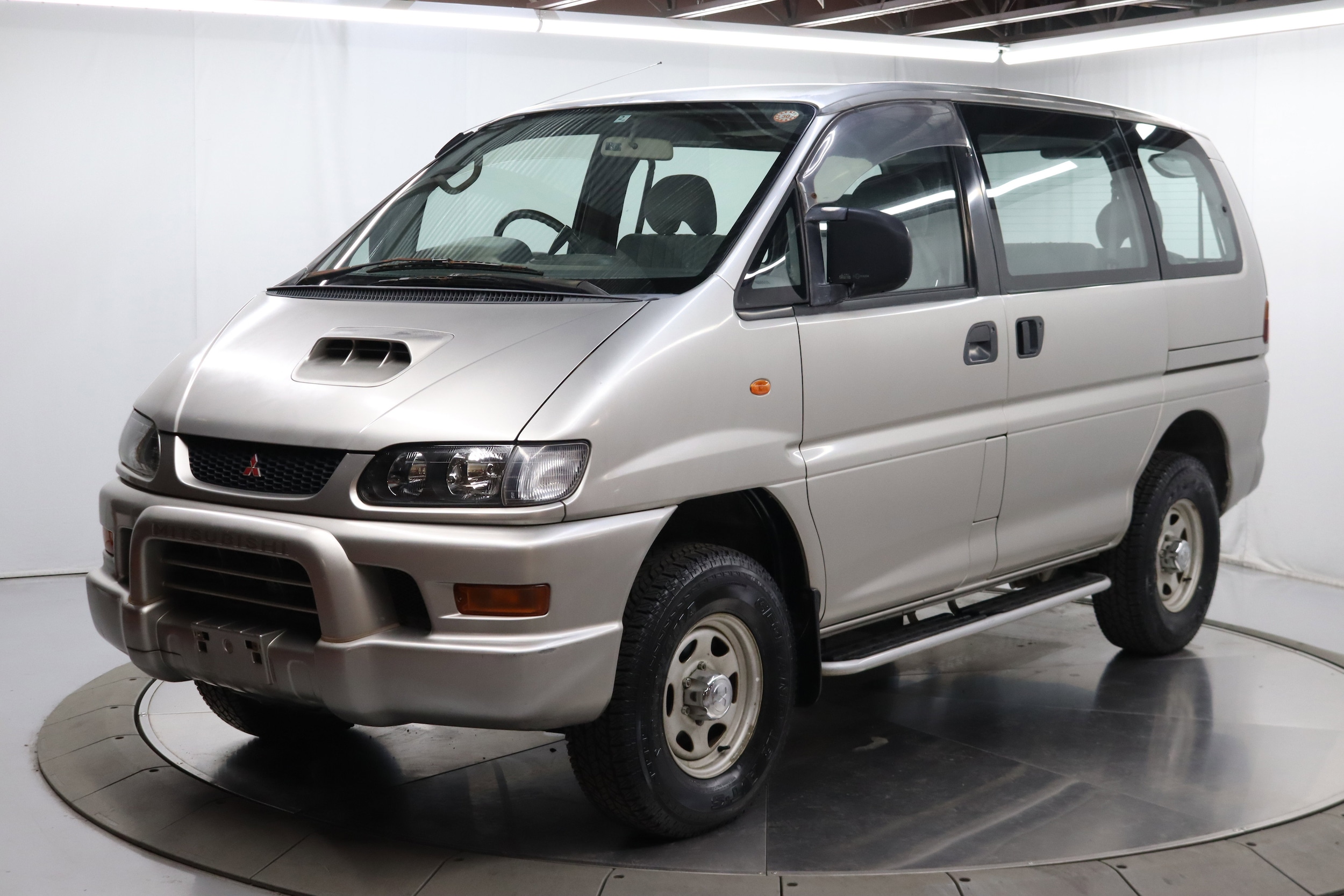 2000 Mitsubishi Delica 4