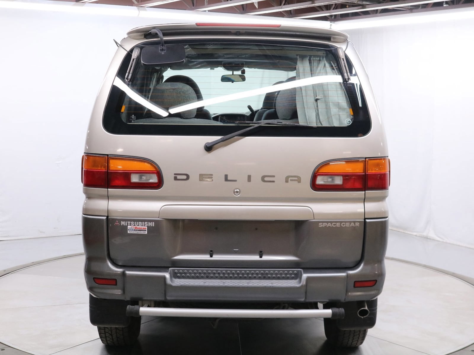 1997 Mitsubishi Delica 6