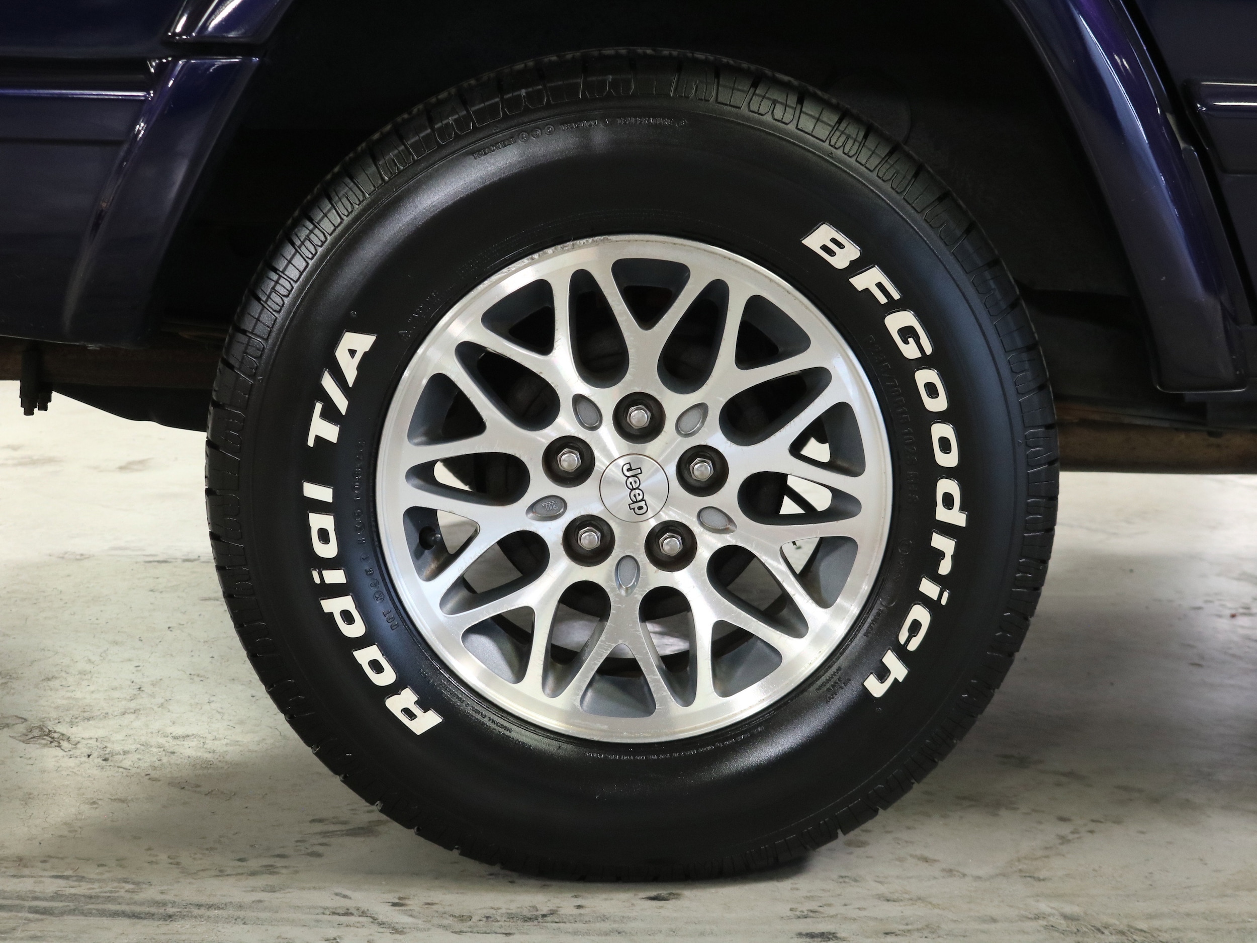 1999 Jeep Cherokee 32
