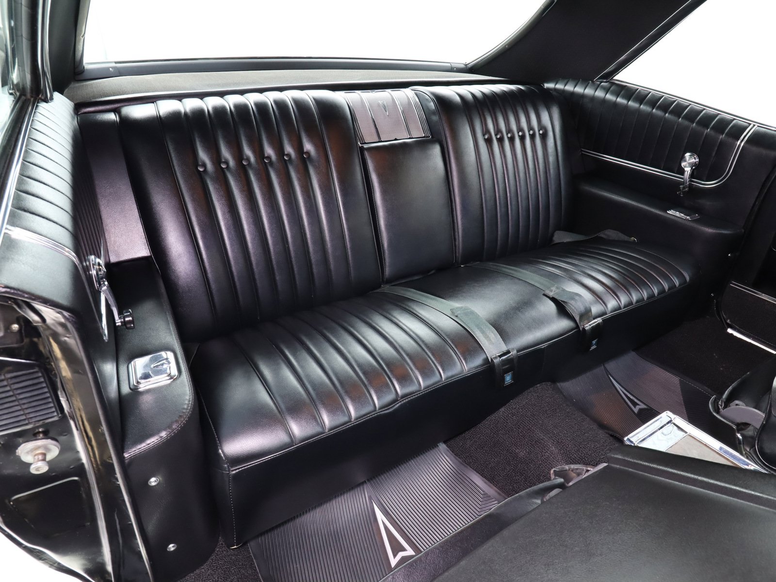 1967 Pontiac Grand Prix 40