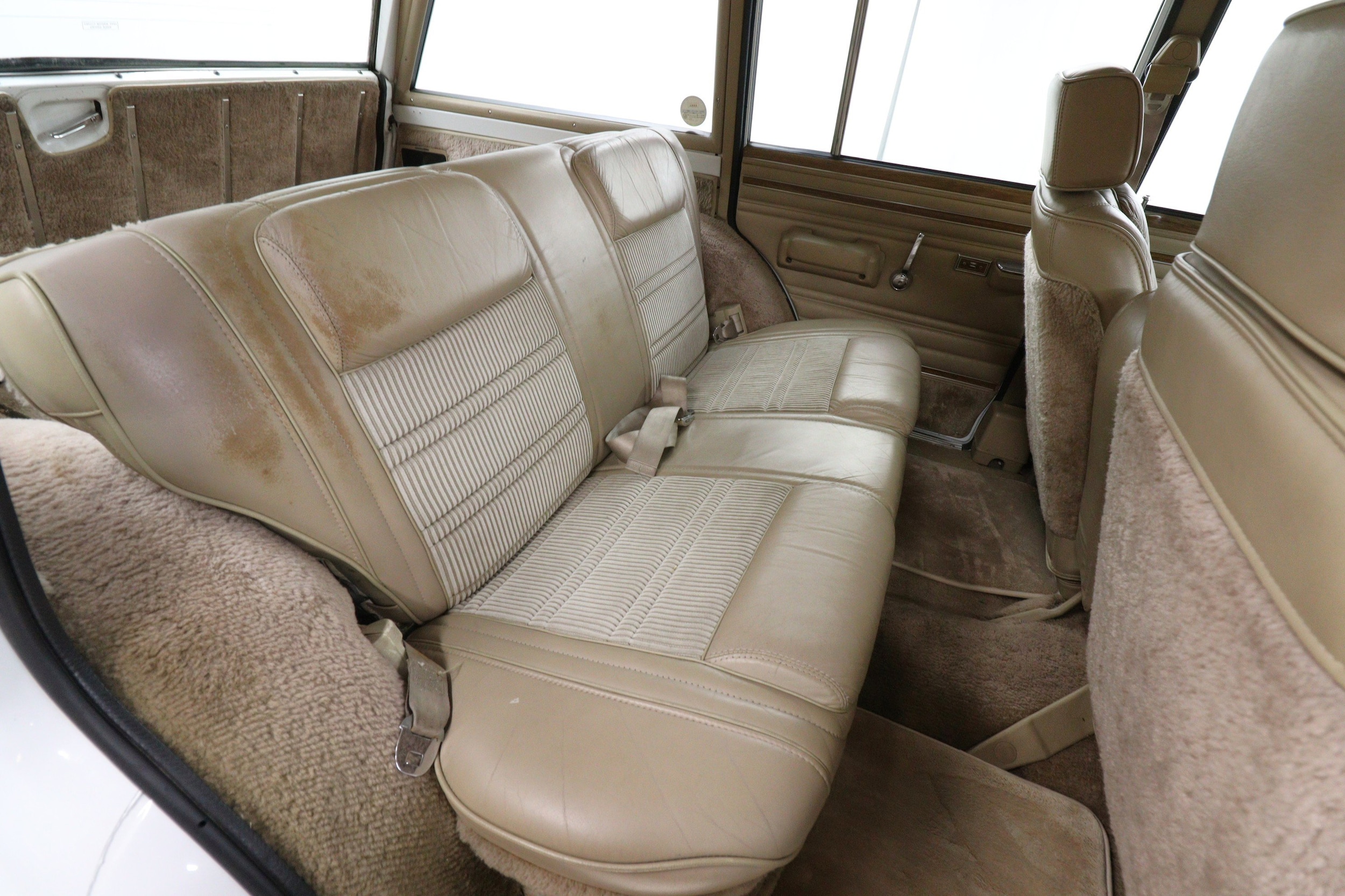 1997 Jeep Grand Wagoneer 19