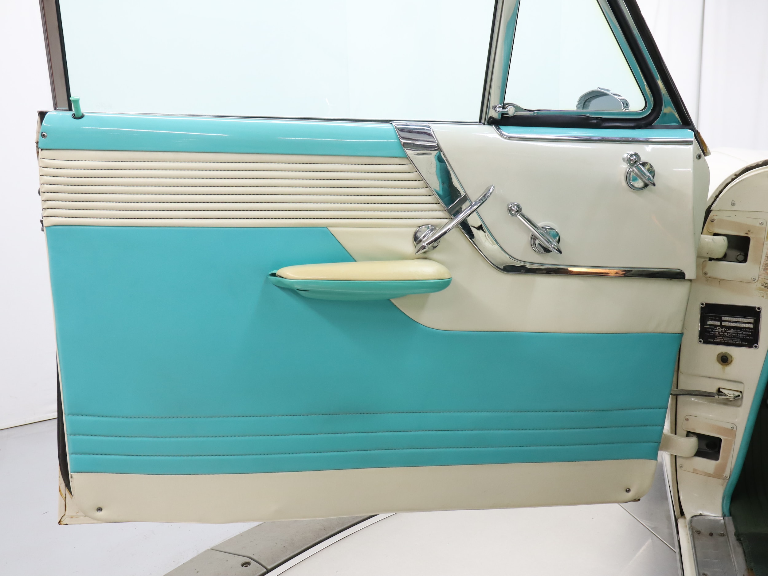 1955 Lincoln Capri 26