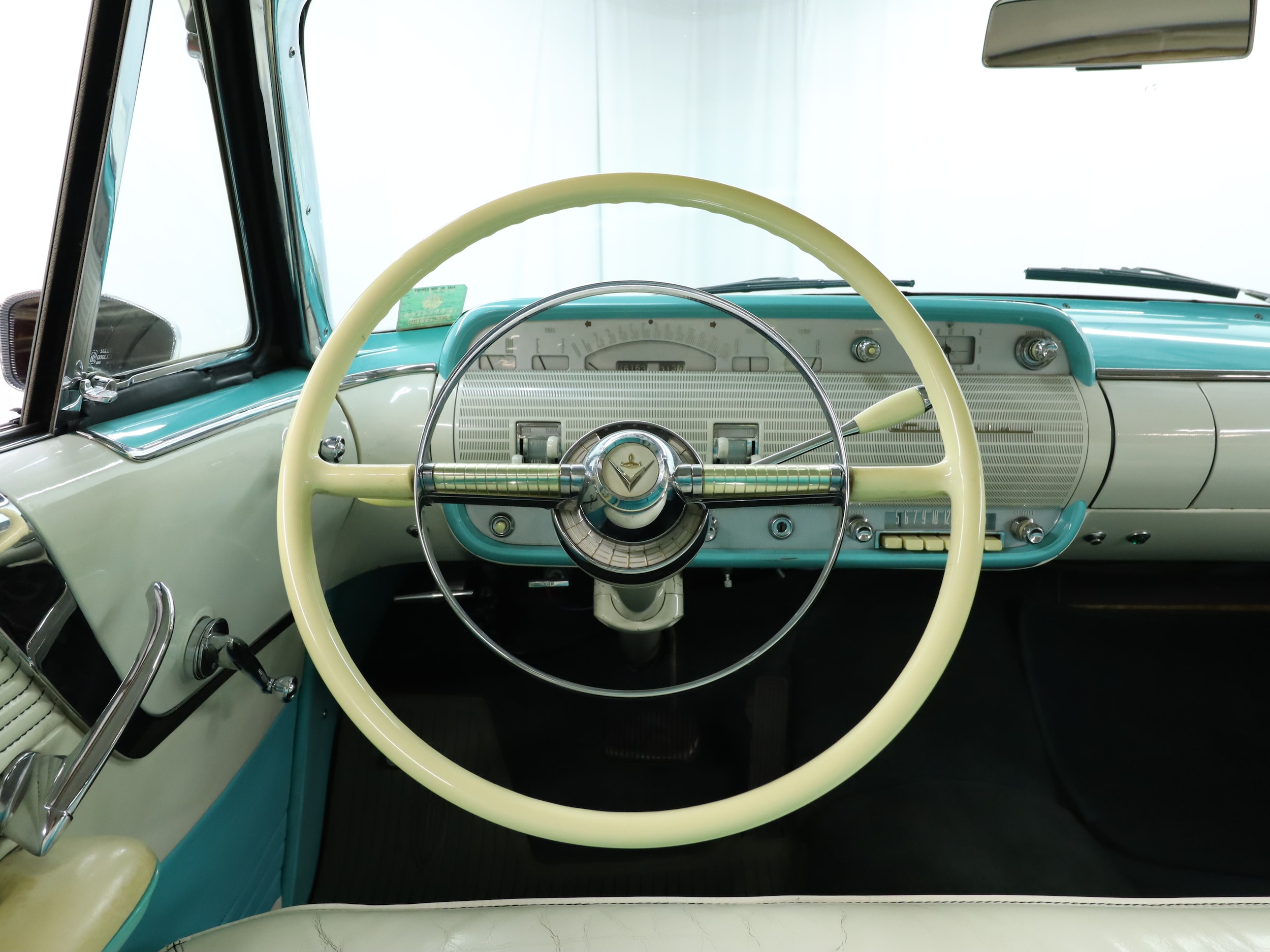 1955 Lincoln Capri 10