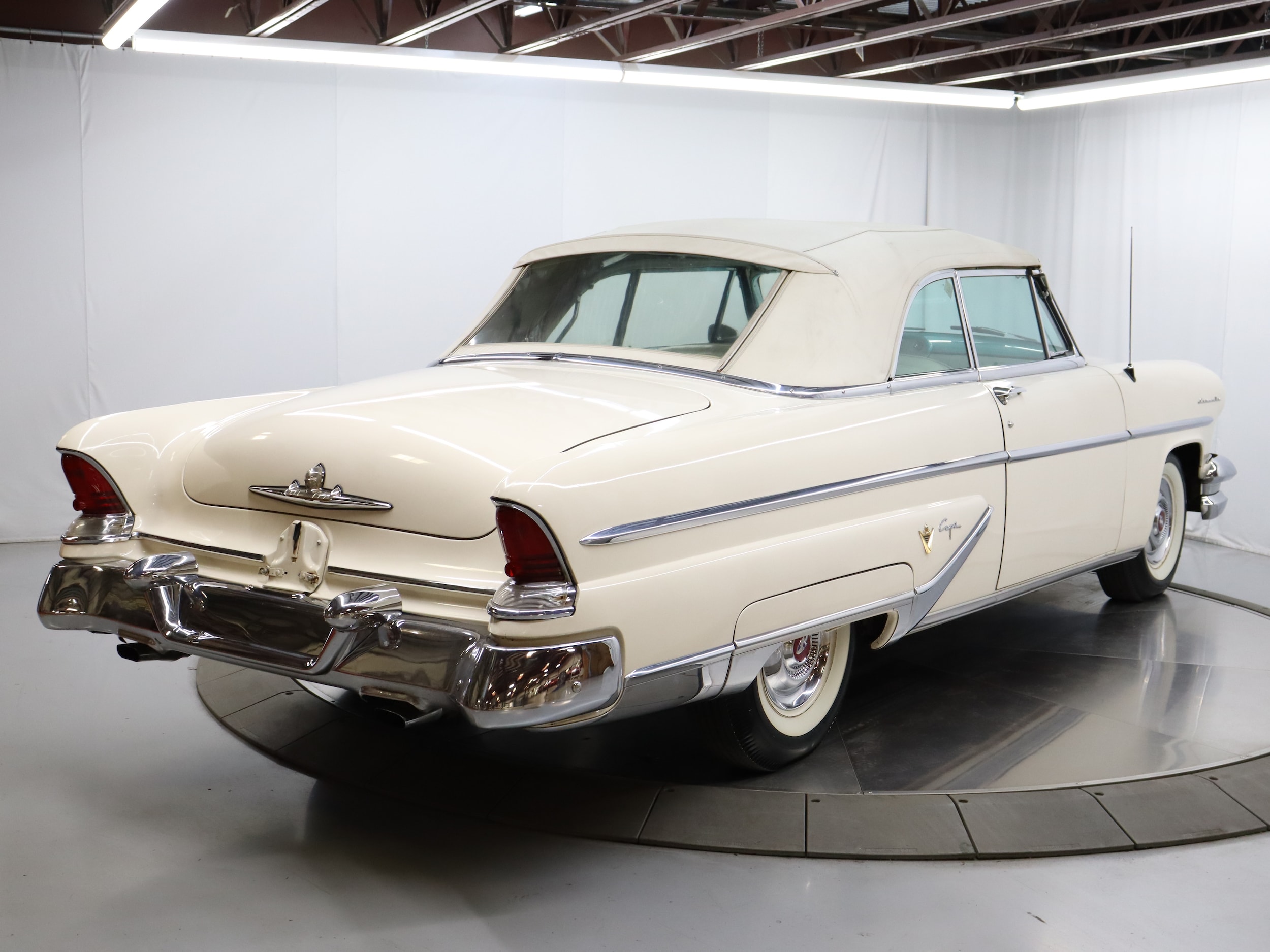 1955 Lincoln Capri 7