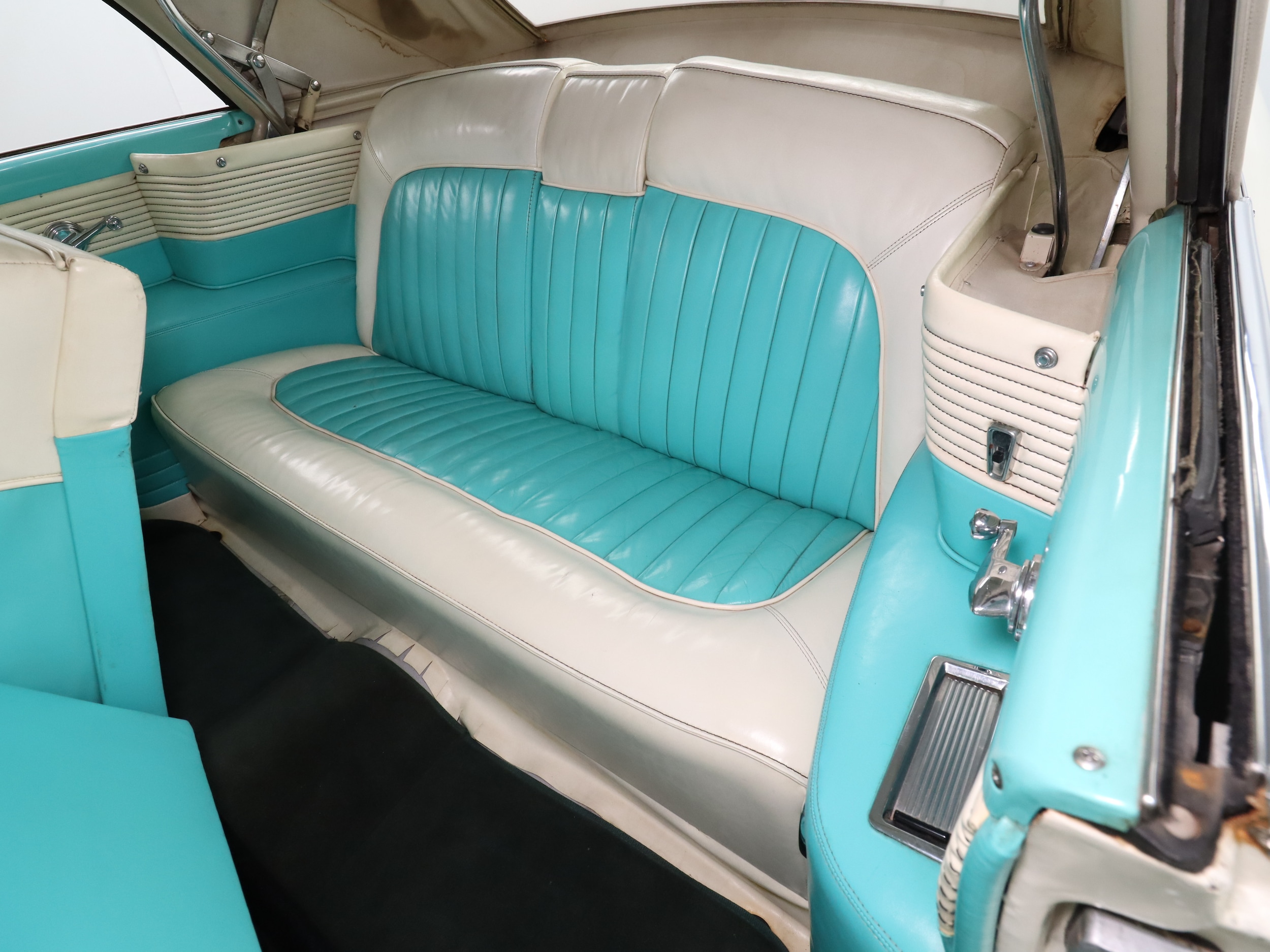 1955 Lincoln Capri 23