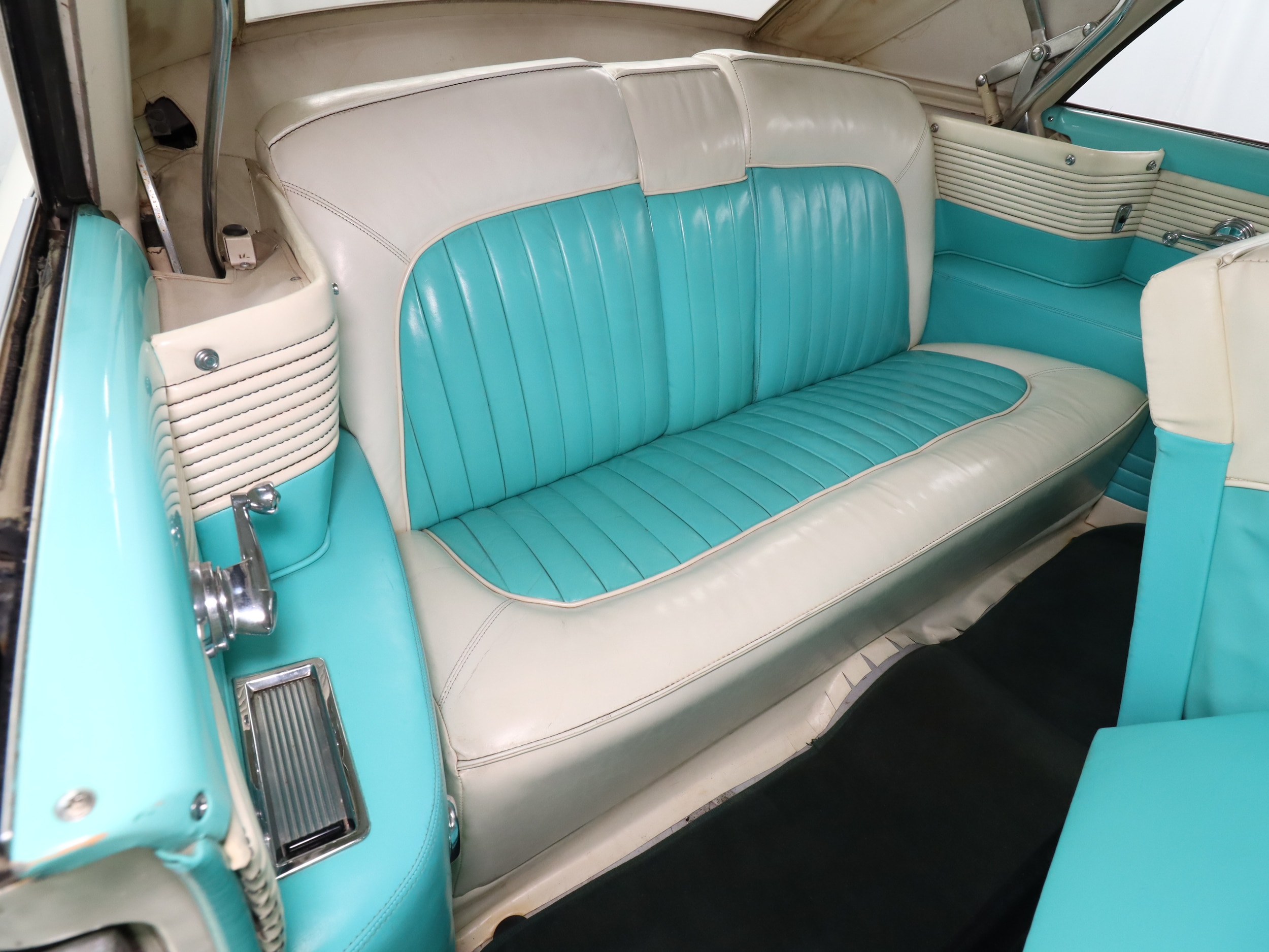 1955 Lincoln Capri 24