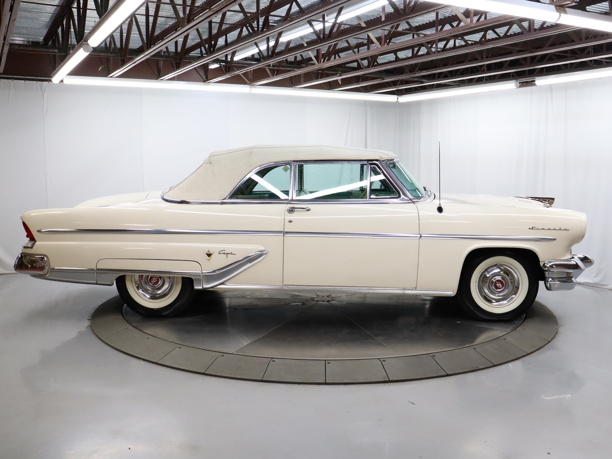 1955 Lincoln Capri 8