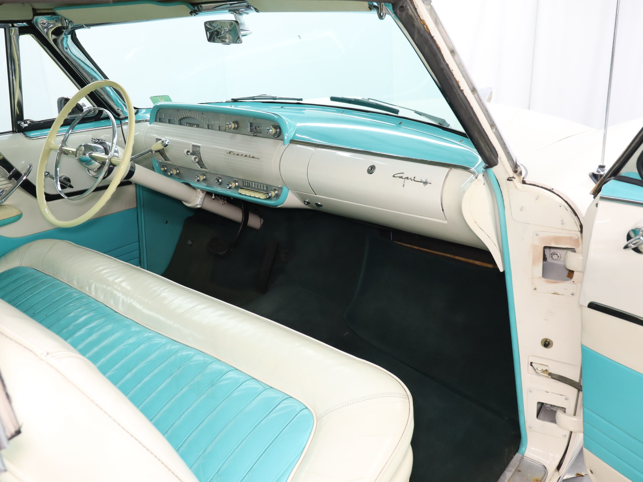 1955 Lincoln Capri 20
