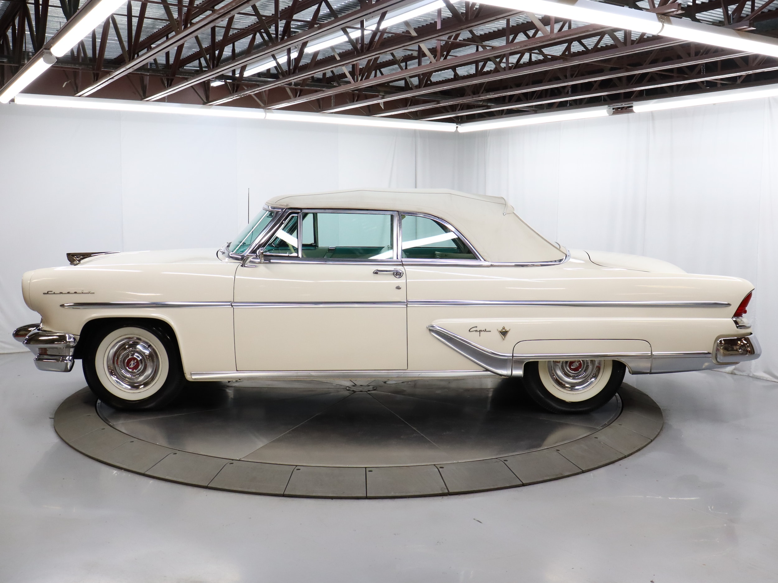 1955 Lincoln Capri 4