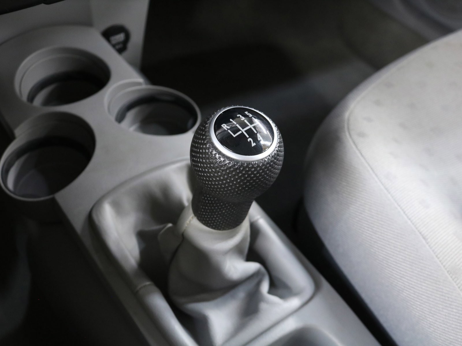 1998 Volkswagen New Beetle 13