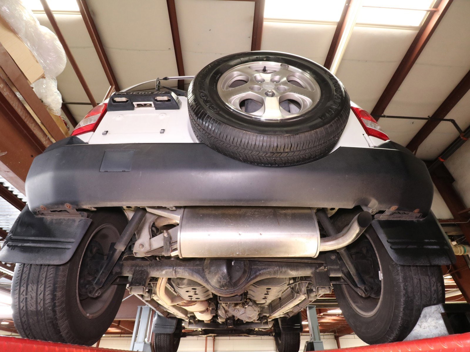 1999 Mitsubishi Pajero 36