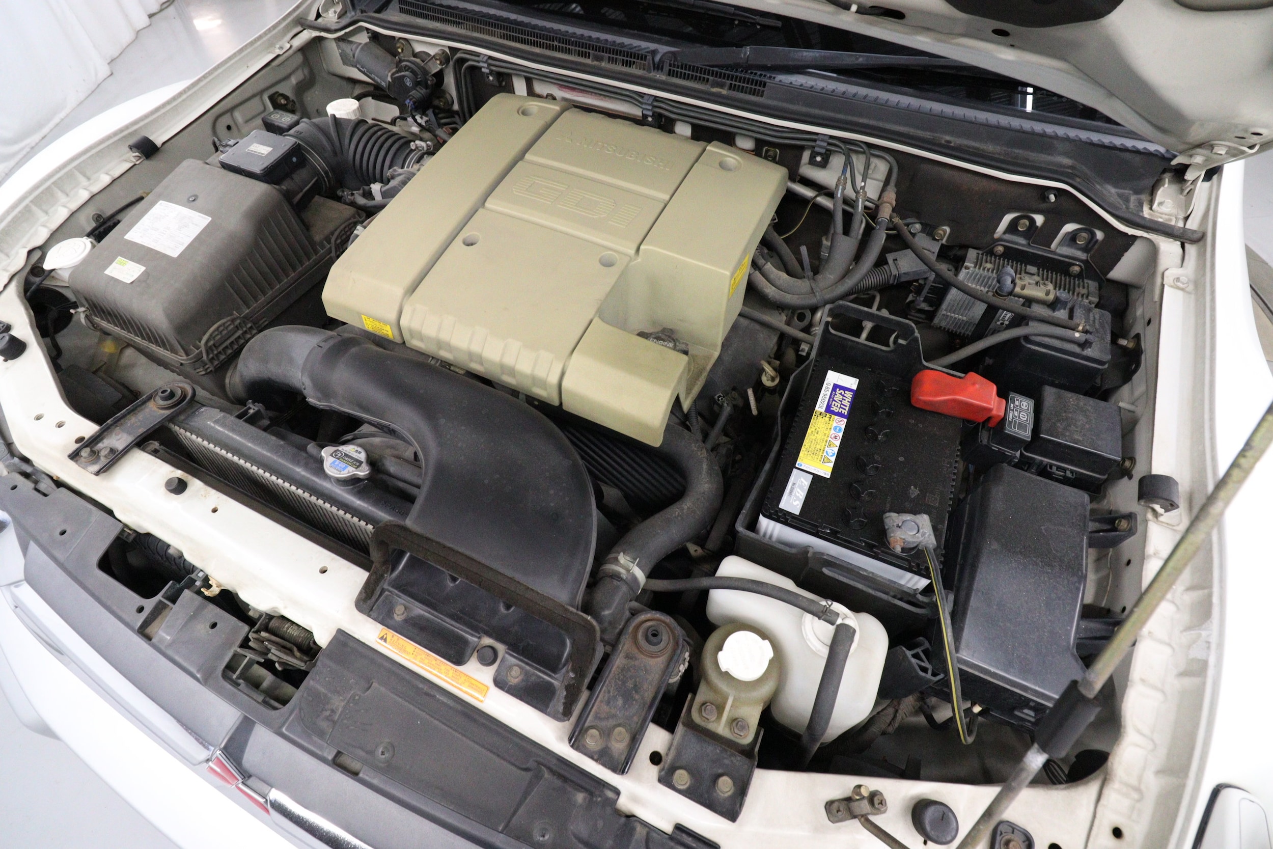 2000 Mitsubishi Pajero 29
