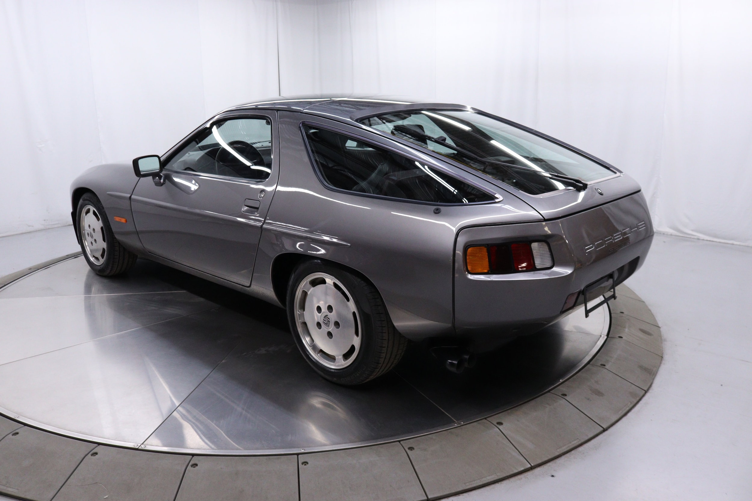 1982 Porsche 928 5