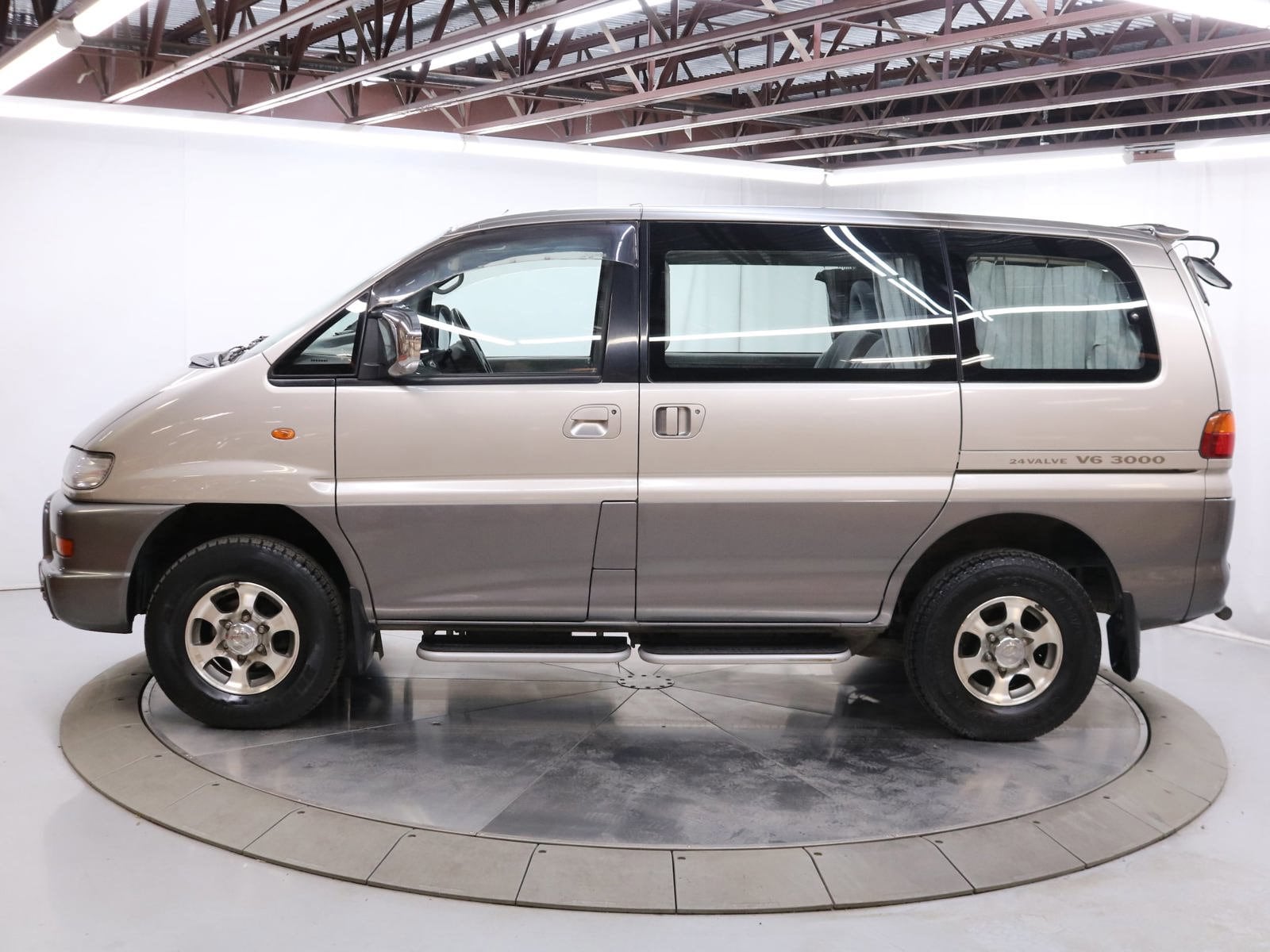 1997 Mitsubishi Delica 4
