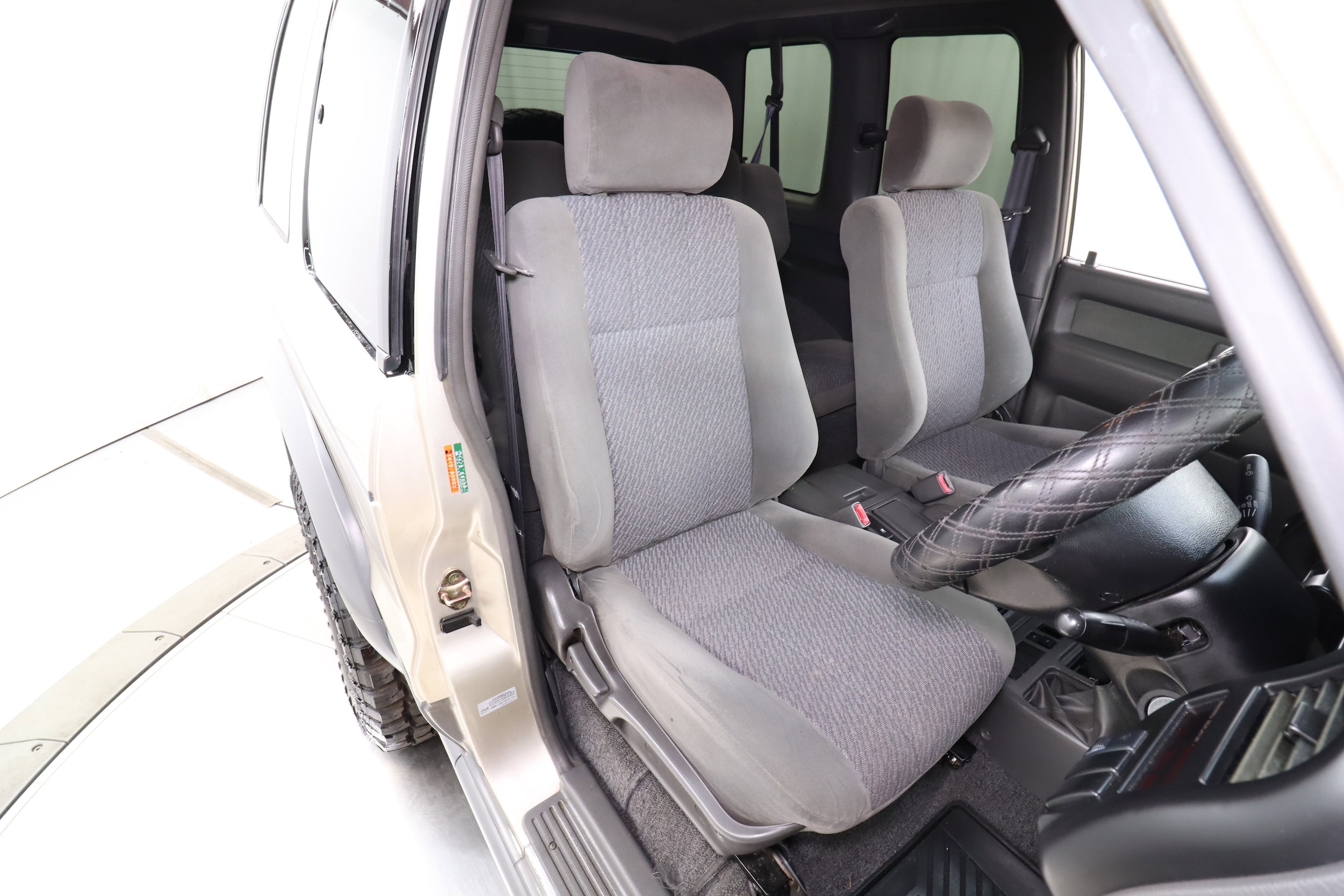 1996 Isuzu Bighorn 19